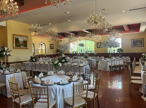 10,530 SF Freestanding Building - 2nd Generation Restaurant Space Available - Thumbnail 2