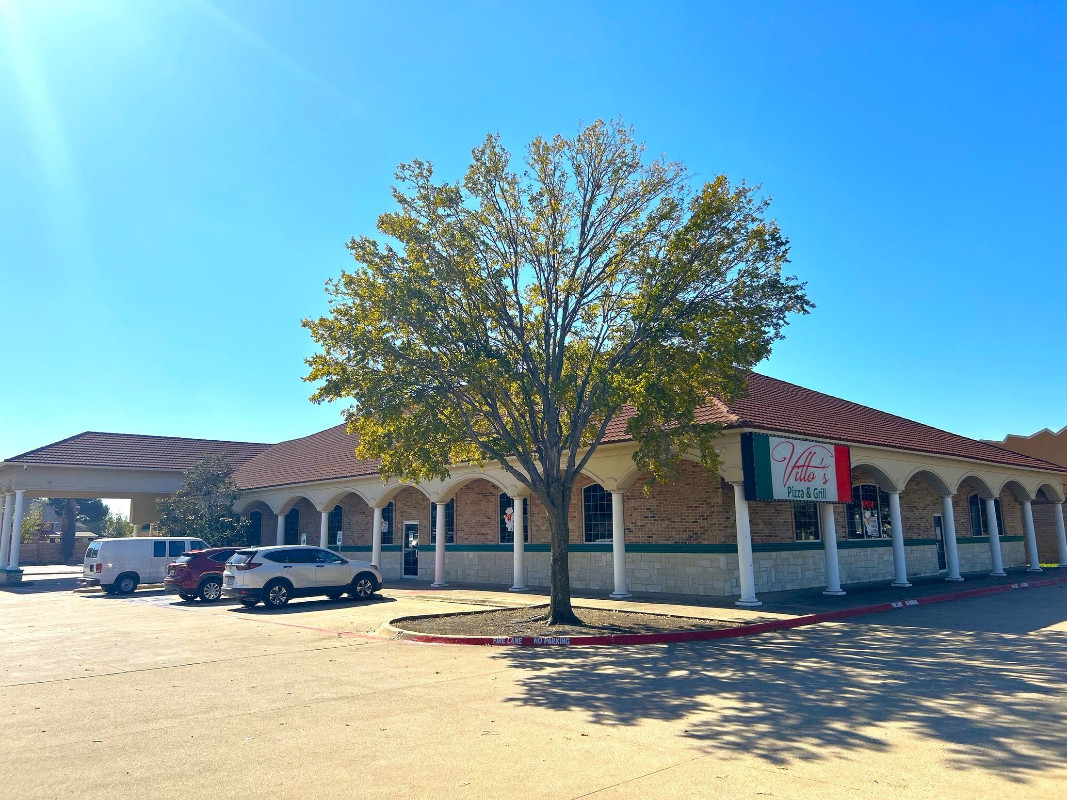 10,530 SF Freestanding Building - 2nd Generation Restaurant Space Available - Thumbnail 5