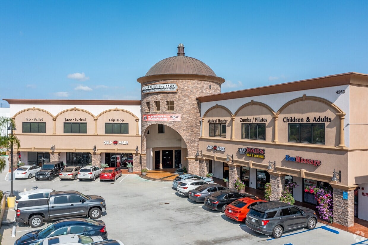 Half-done new restaurant space in prime corner shopping center in Oceanside