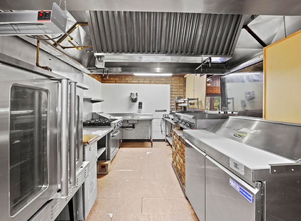 Turn-Key Freestanding Restaurant / Bar / Event Venue in the High Pines of Strawberry, Arizona - Thumbnail 4