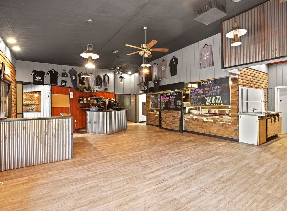Turn-Key Freestanding Restaurant / Bar / Event Venue in the High Pines of Strawberry, Arizona - Thumbnail 5