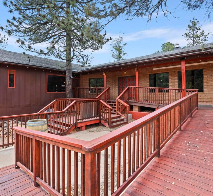 Turn-Key Freestanding Restaurant / Bar / Event Venue in the High Pines of Strawberry, Arizona