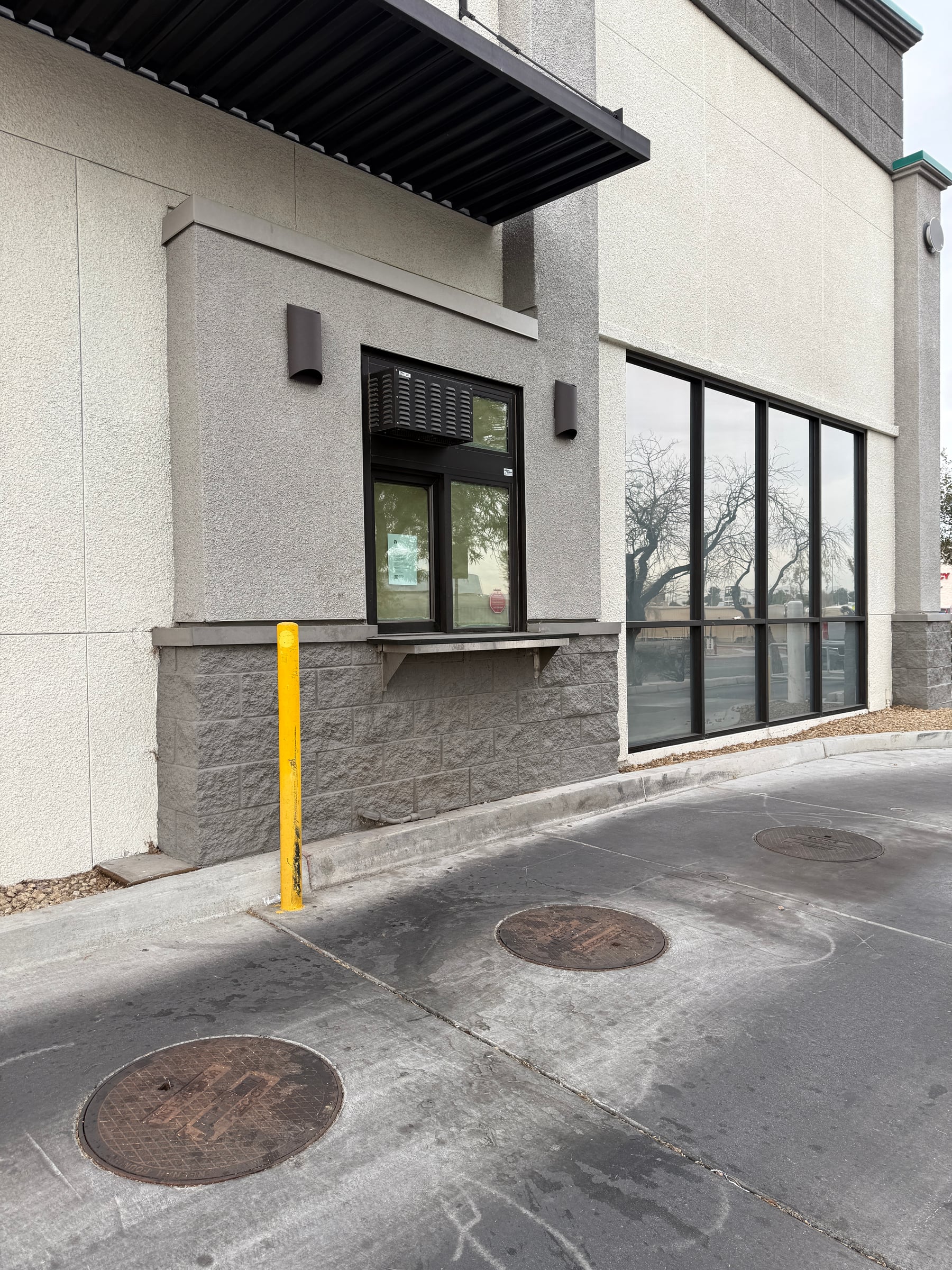 Former Starbucks Coffee Drive-Thru - Thumbnail 3