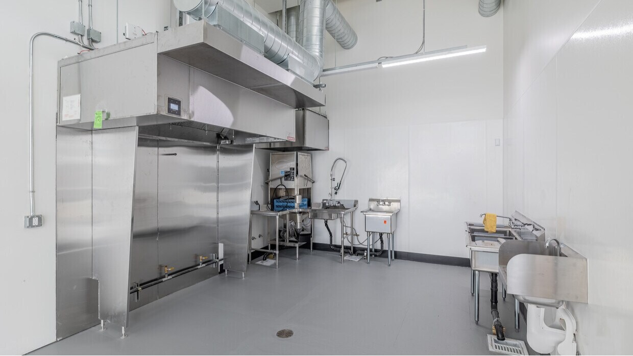 Multi-Use Full Restaurant for Lease in Portland OR - Thumbnail 3