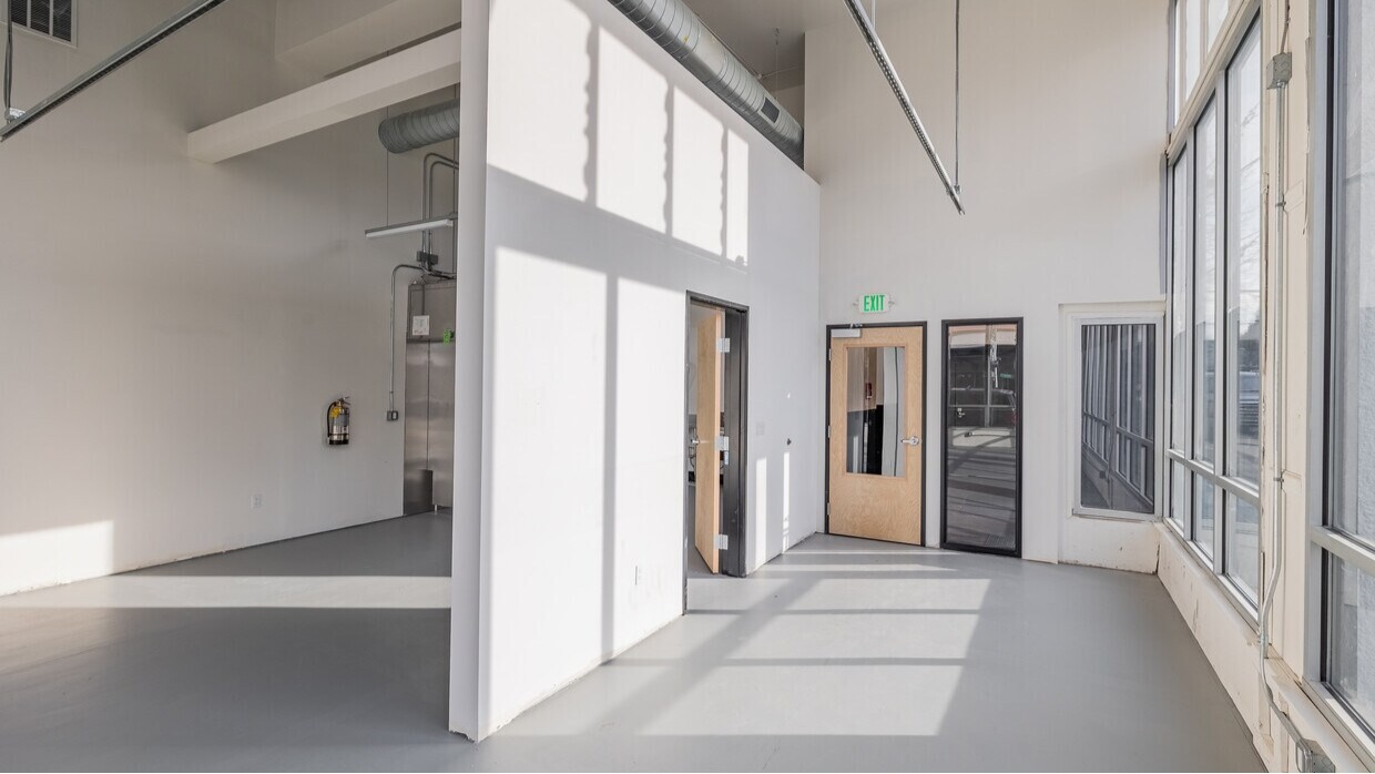 Multi-Use Full Restaurant for Lease in Portland OR - Thumbnail 2