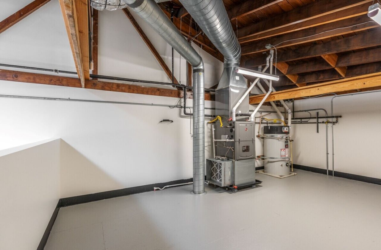 Fully Equipped Production Kitchen with Roll-Up Door, Dine-In Area, and Shared Patio One Block from SE Hawthorne Blvd. - Thumbnail 10