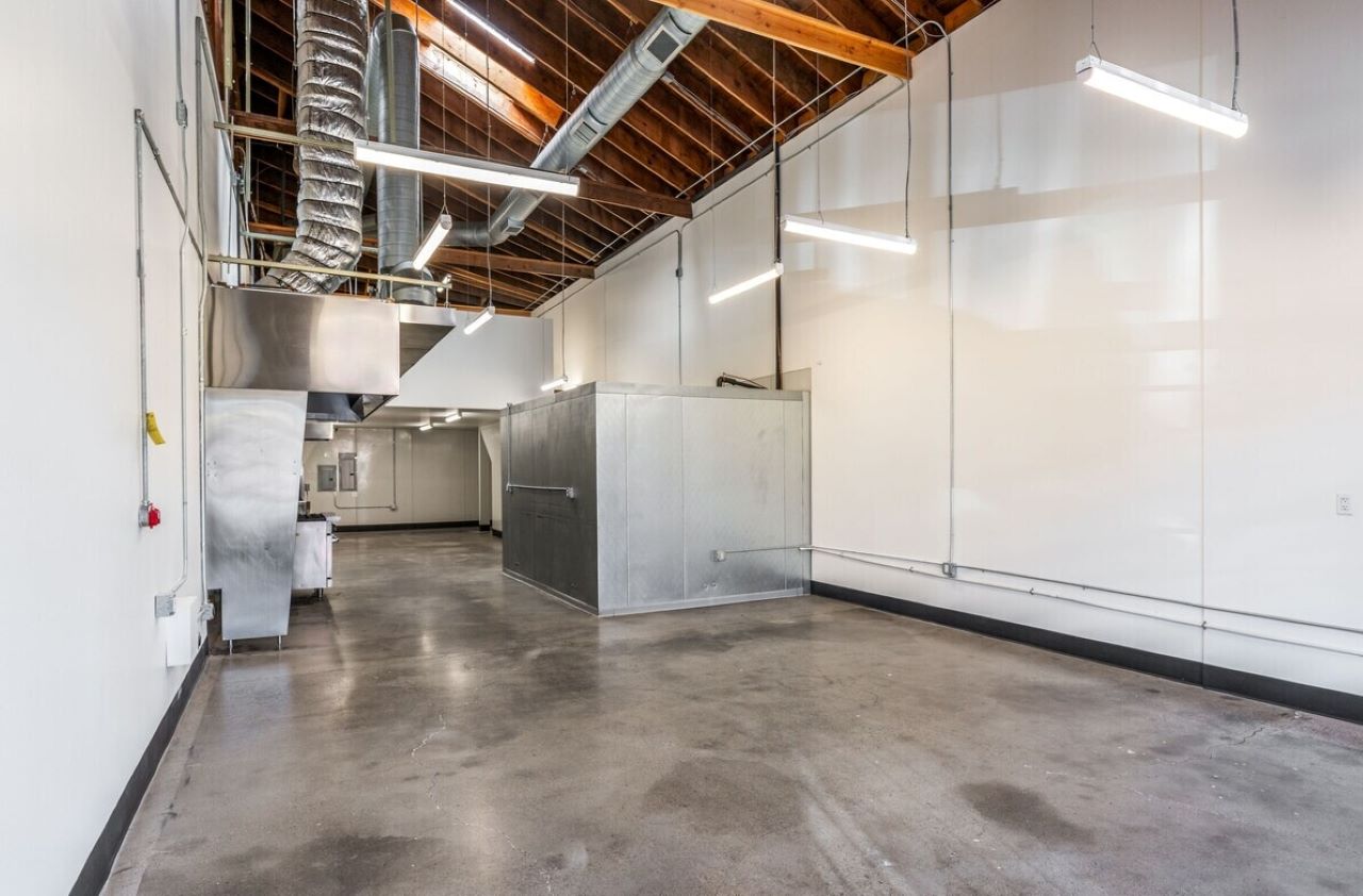 Fully Equipped Production Kitchen with Roll-Up Door, Dine-In Area, and Shared Patio One Block from SE Hawthorne Blvd. - Thumbnail 8