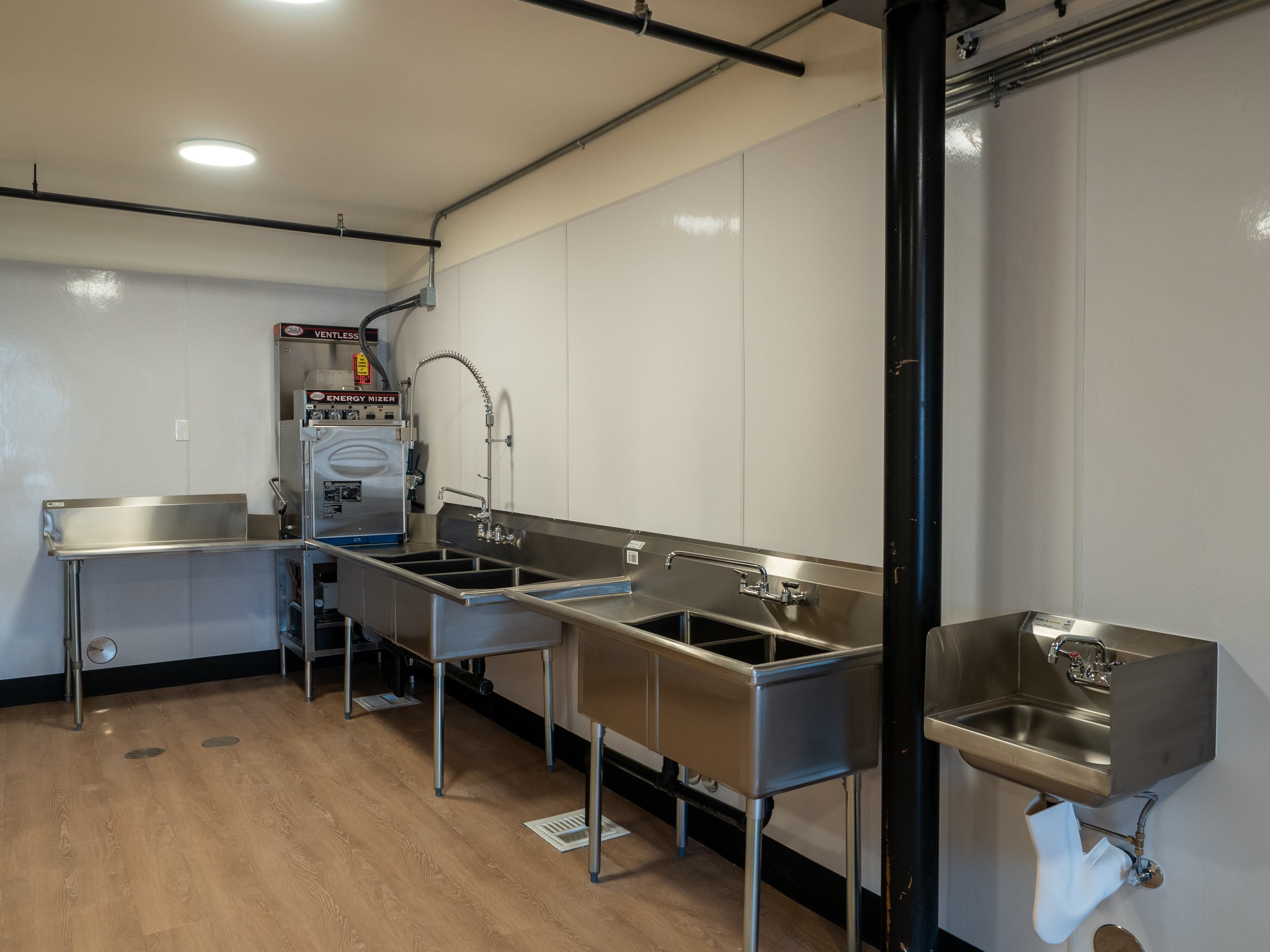 Plug and Play Production Kitchen with Retail Area Strategically Located in Portland's Central City - Thumbnail 3