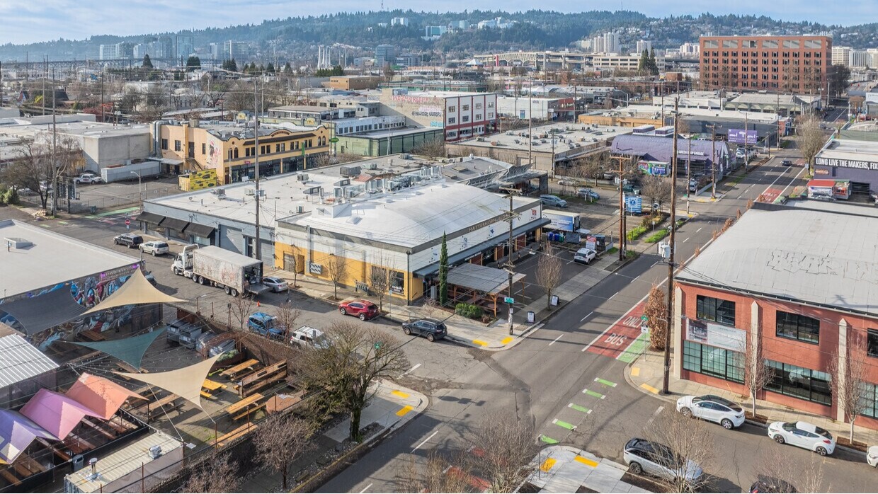 Fully Equipped Production Kitchen with Roll-Up Door, Dine-In Area, and Shared Patio One Block from SE Hawthorne Blvd. - Thumbnail 11