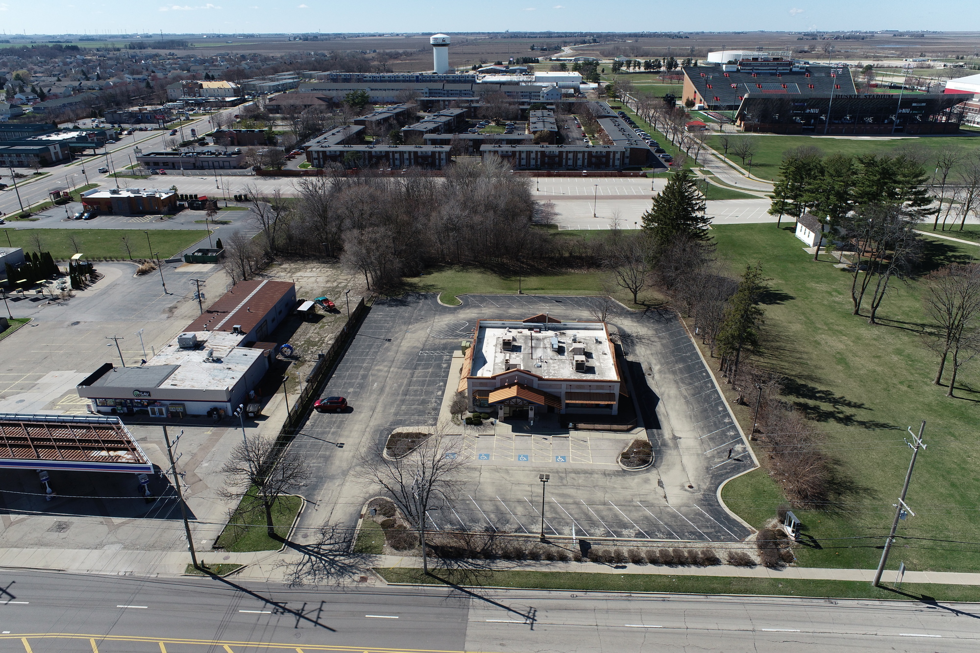 Full Restaurant for Lease in DeKalb IL - Image 1