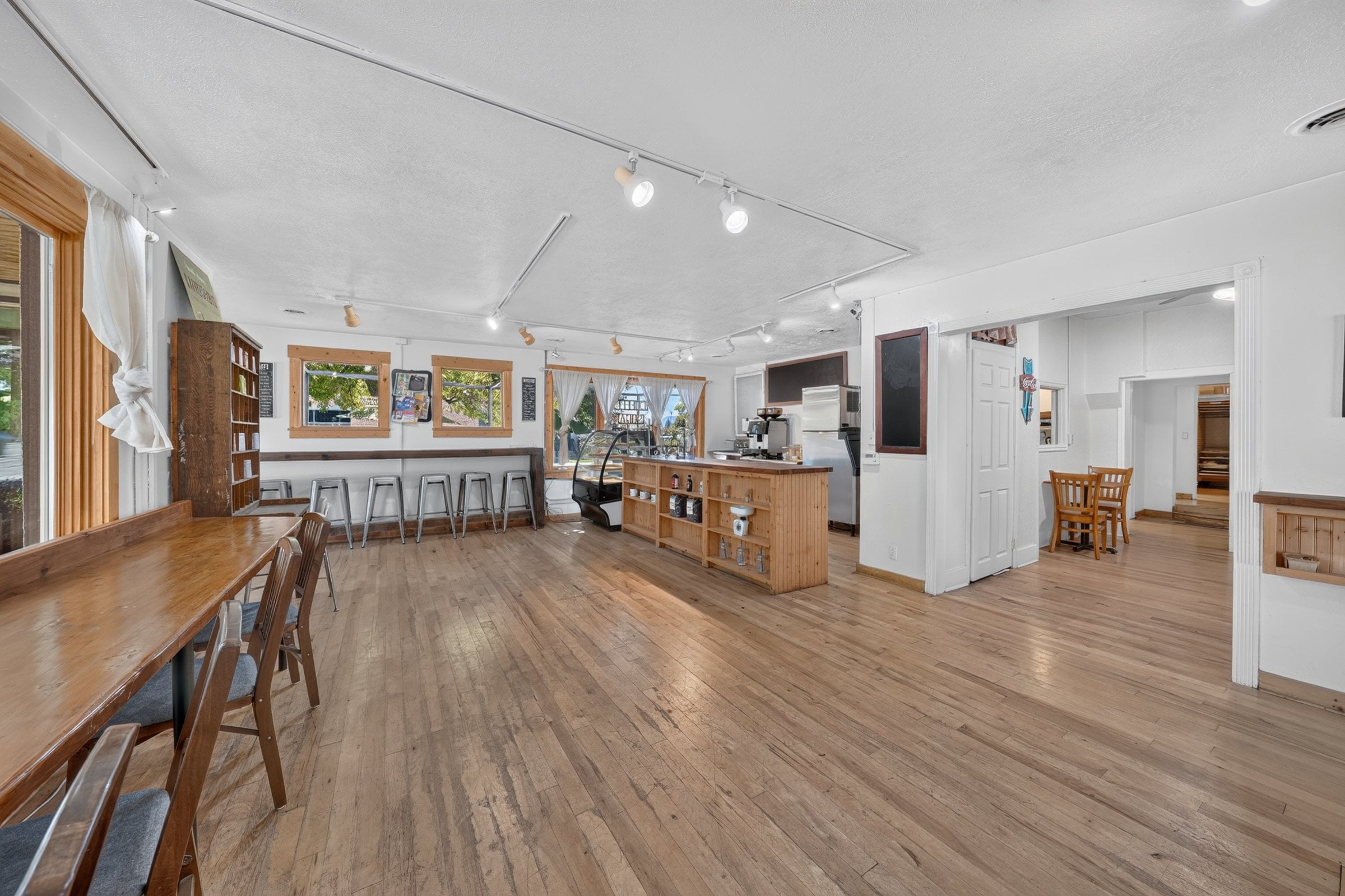Multi-Use Non-Hooded Restaurant for Sale in Draper, UT, $1.8M - Thumbnail 3