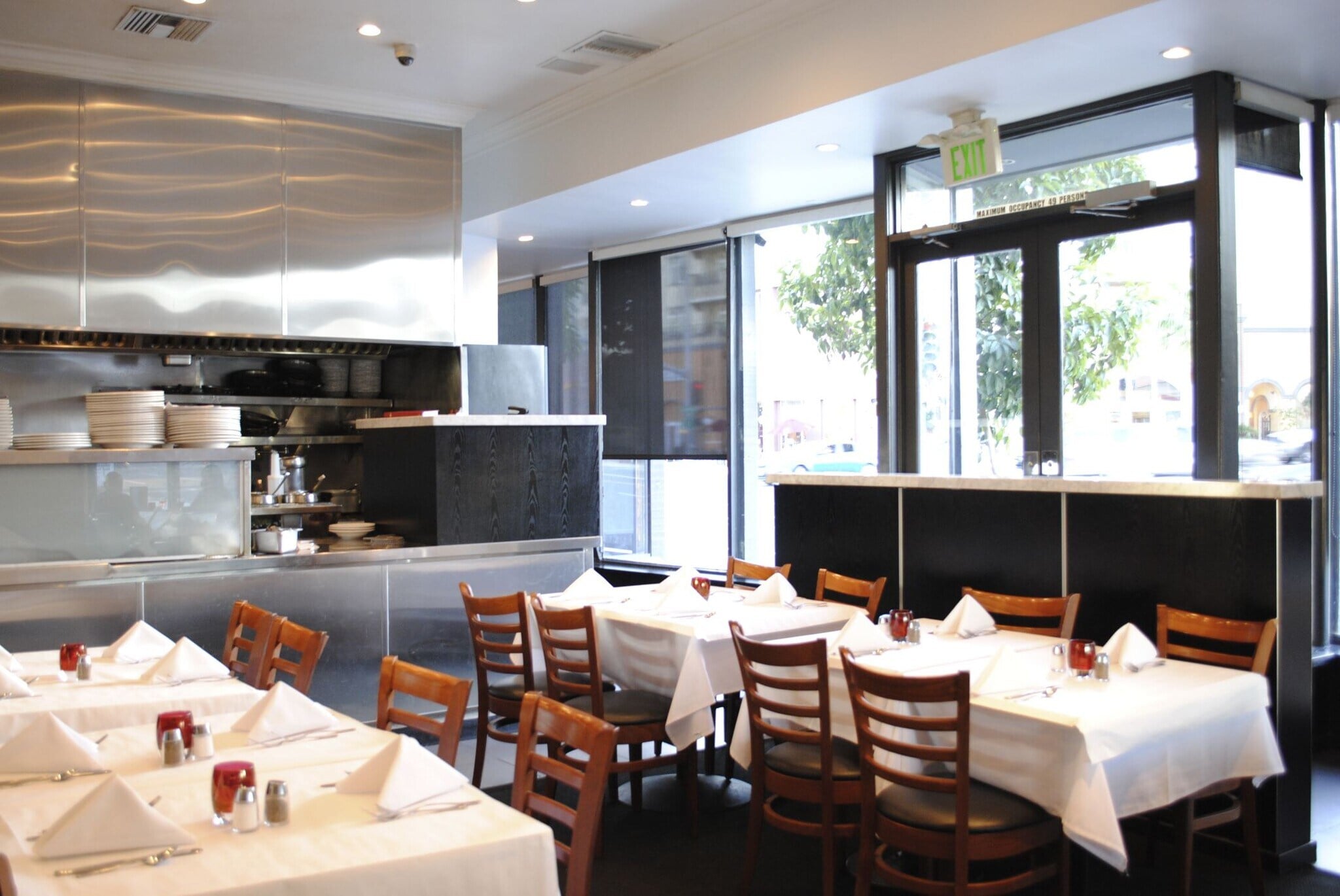 Extremely Rare Restaurant Opportunity - Thumbnail 2