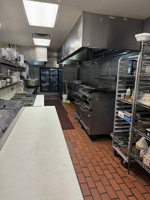 Full Restaurant for Lease in Evanston, IL – 7,500 SF - Thumbnail 1