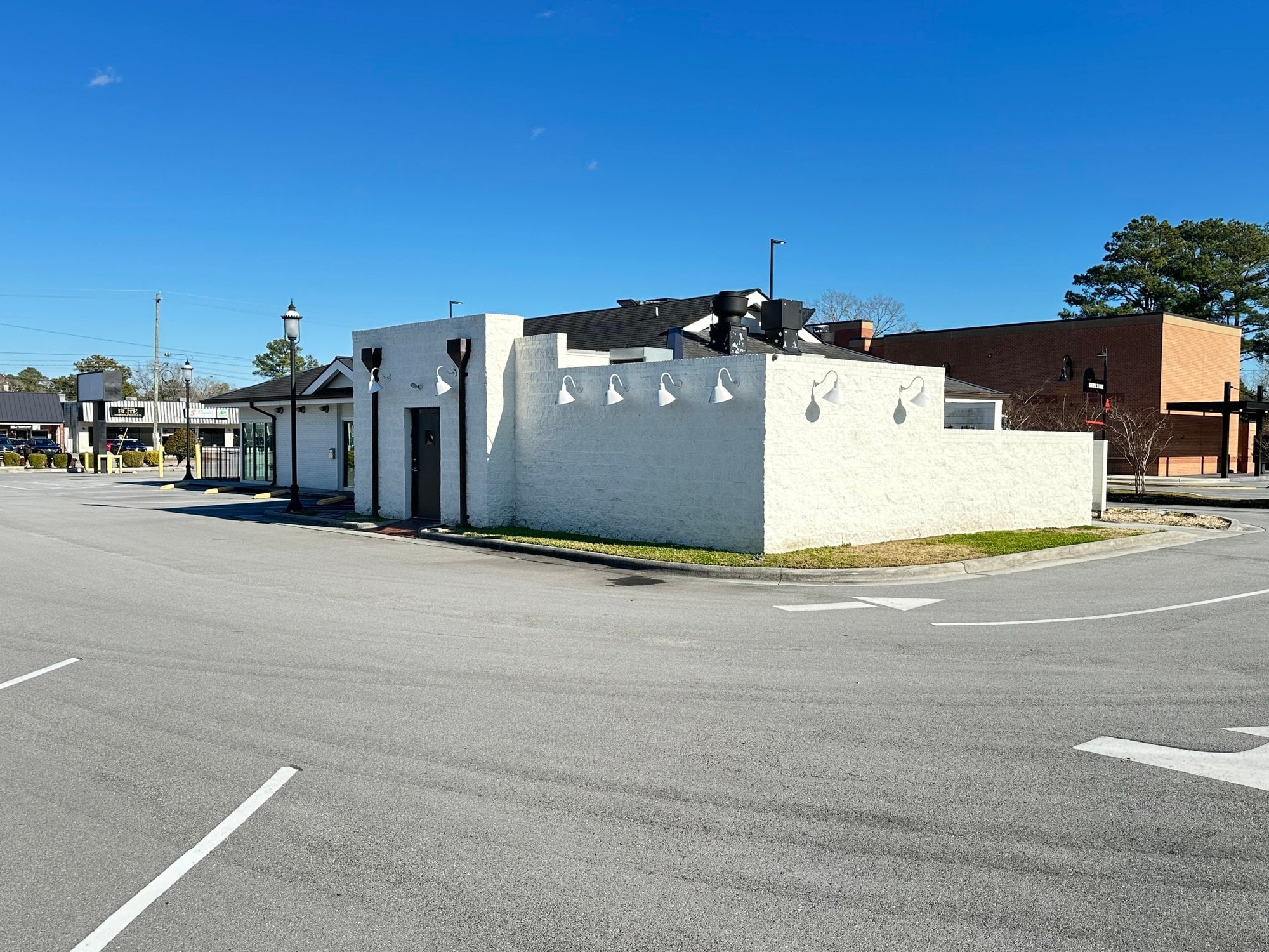 Prime Move-In Ready Restaurant Space - Thumbnail 1