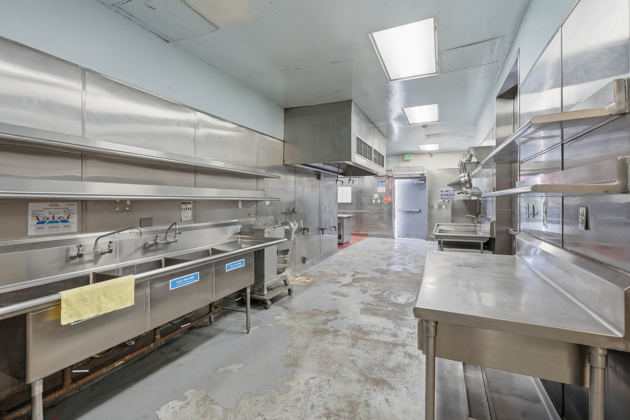 Freestanding 6,000 SF restaurant building for lease - Thumbnail 3