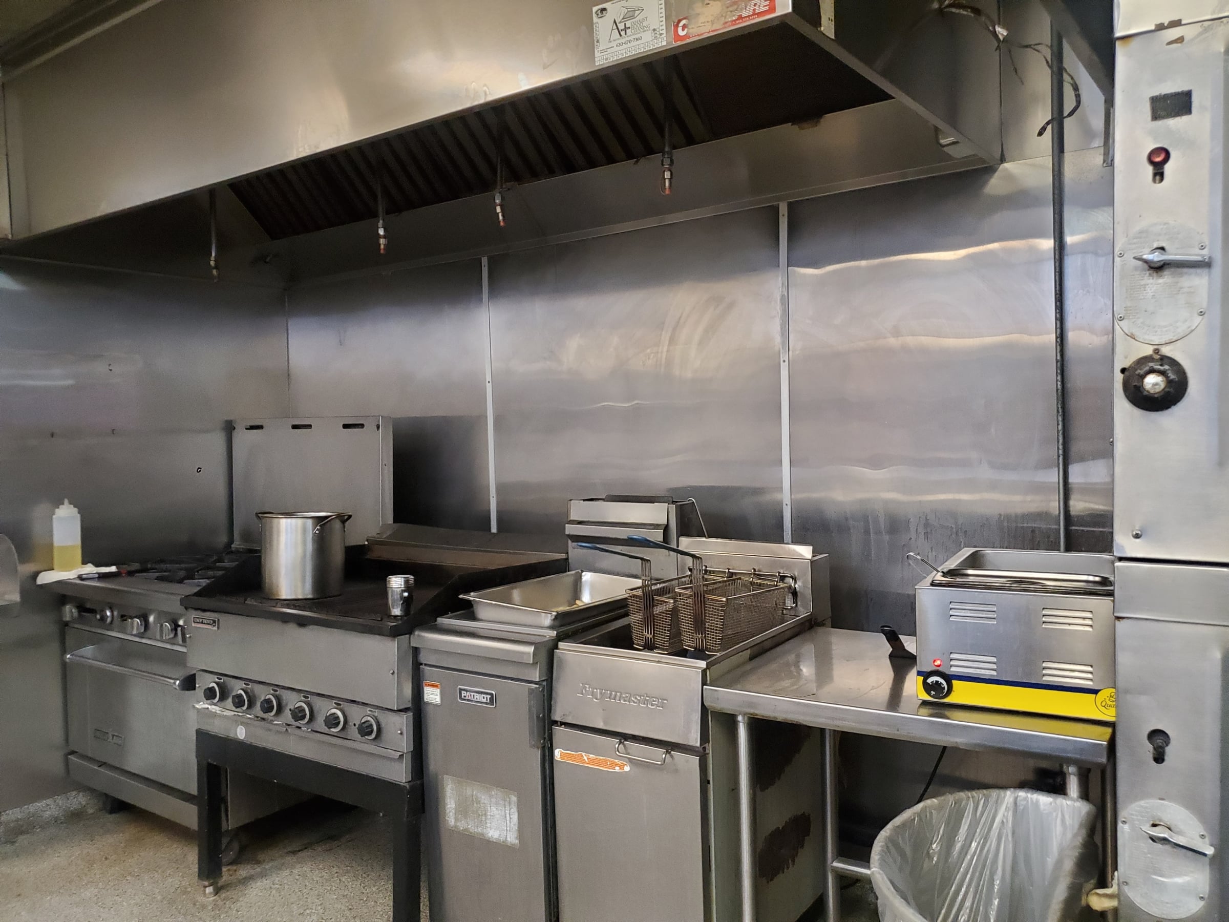 Fast Casual for Lease in Lincoln Park, Chicago, IL – 1,143 SF - Thumbnail 4