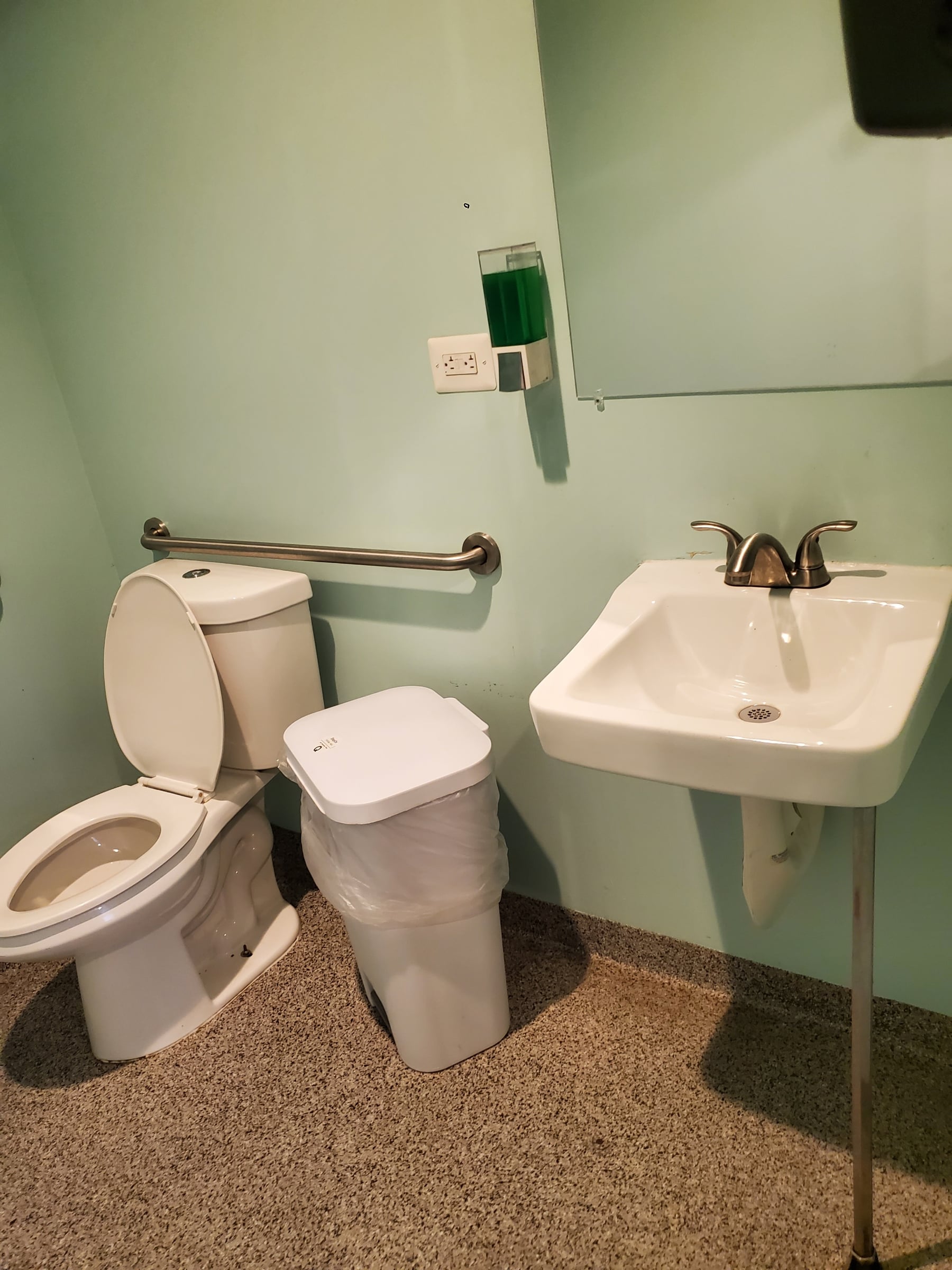 Fast Casual for Lease in Lincoln Park, Chicago, IL – 1,143 SF - Thumbnail 3