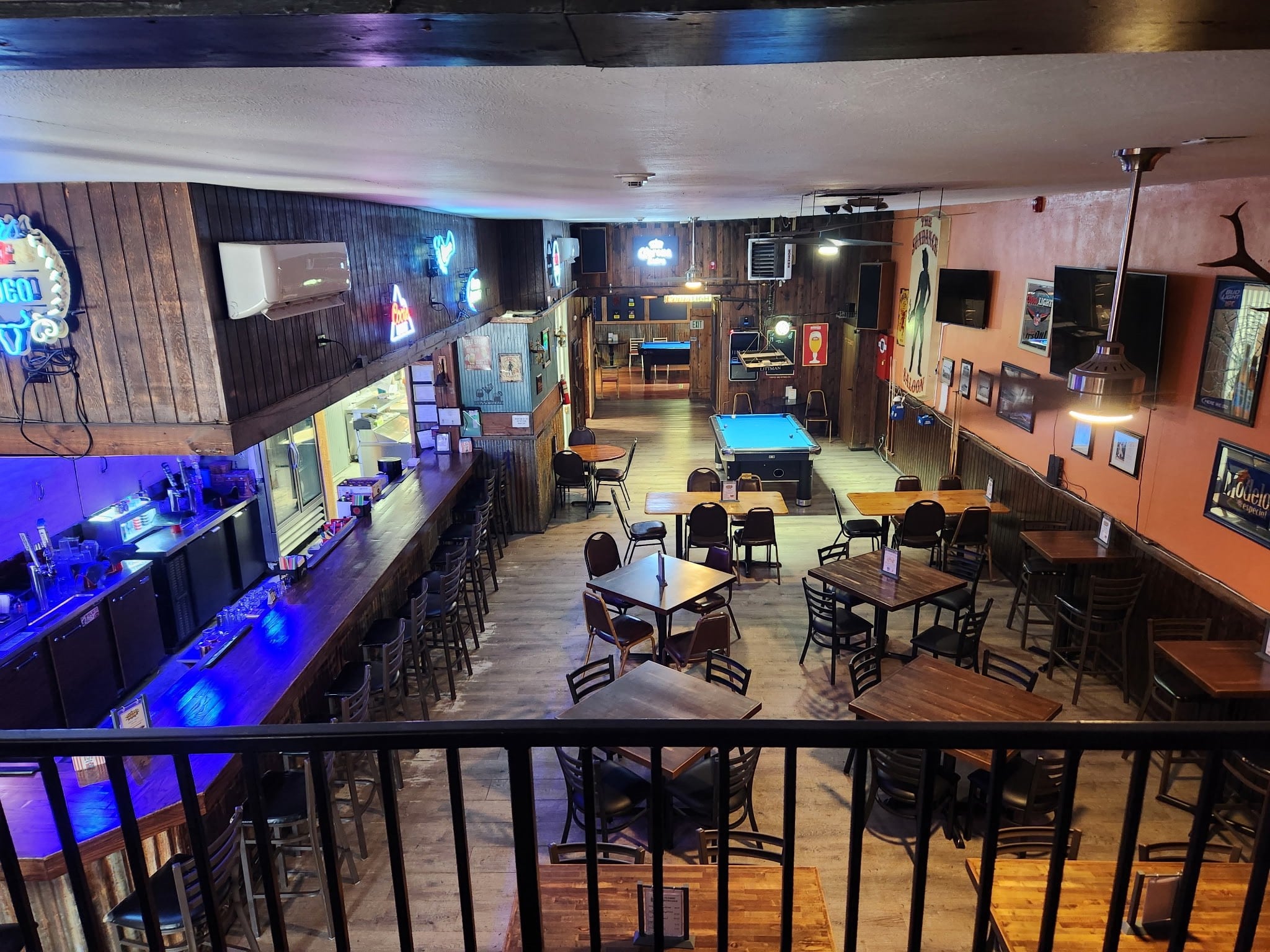 Downtown Bar & Grill with legacy liquor license & studio apartment! - Thumbnail 2