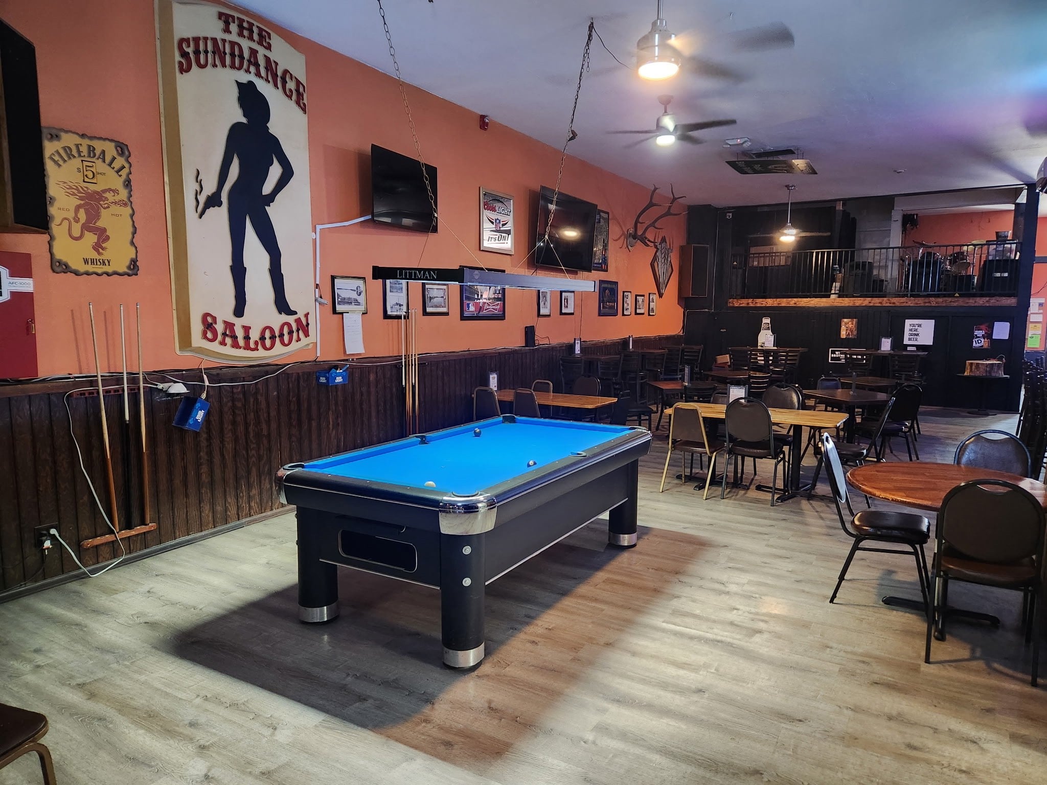 Downtown Bar & Grill with legacy liquor license & studio apartment! - Thumbnail 4