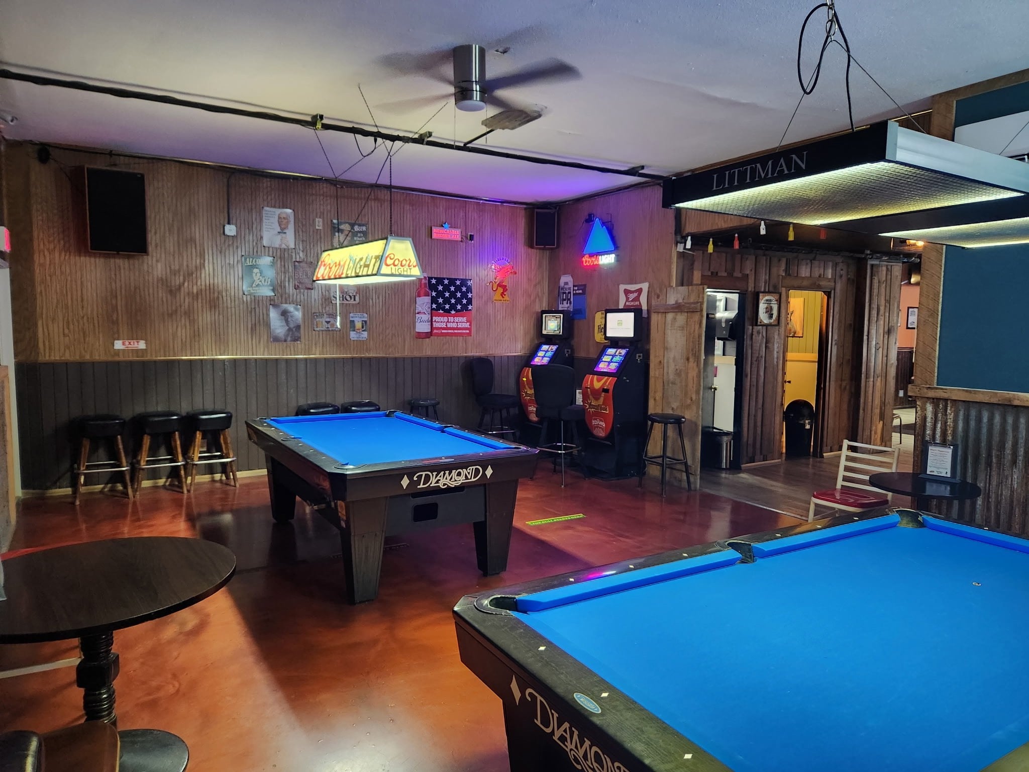 Downtown Bar & Grill with legacy liquor license & studio apartment! - Thumbnail 5