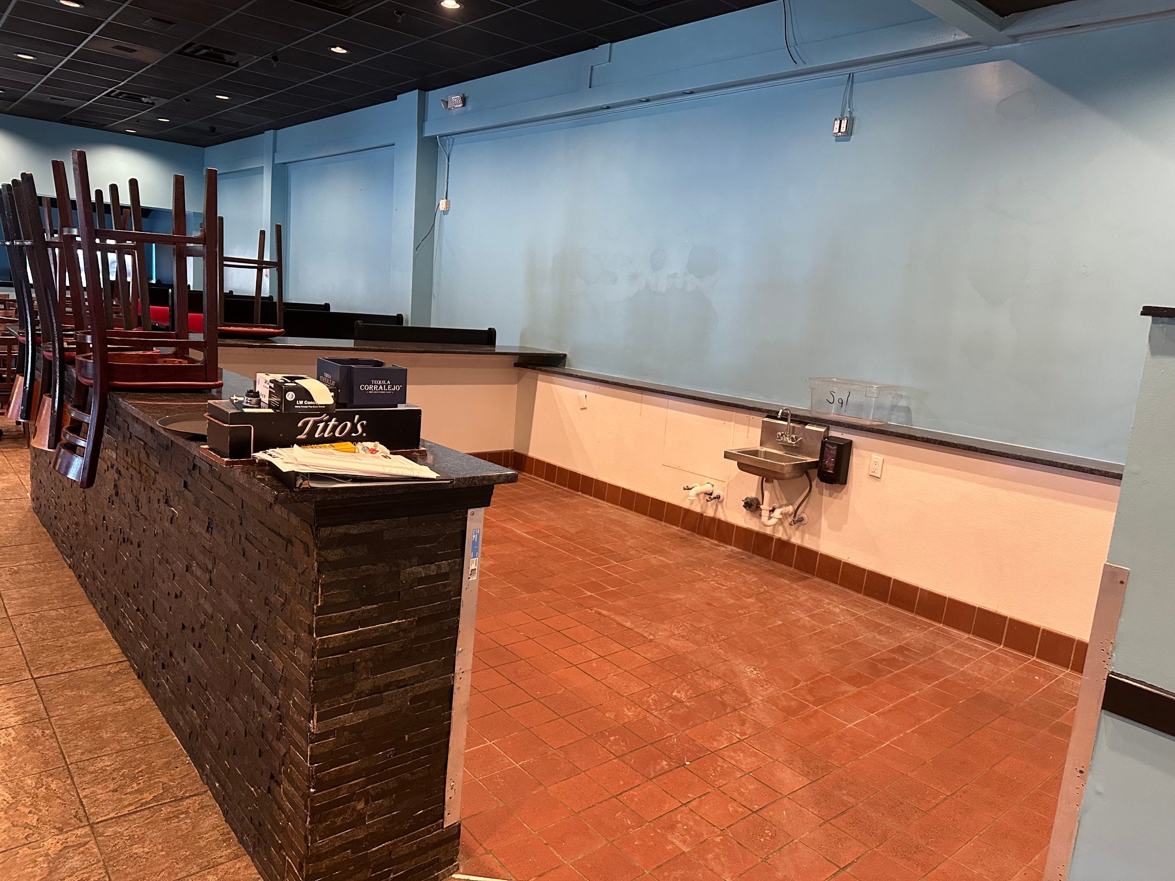 Full Restaurant for Lease in Louisville, KY, 4,300 SF - Thumbnail 1
