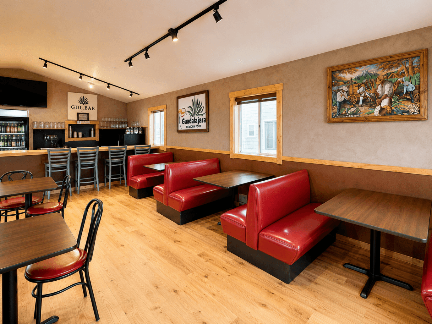 Full Restaurant for Lease in Victor, ID, 2,416 SF - Thumbnail 3