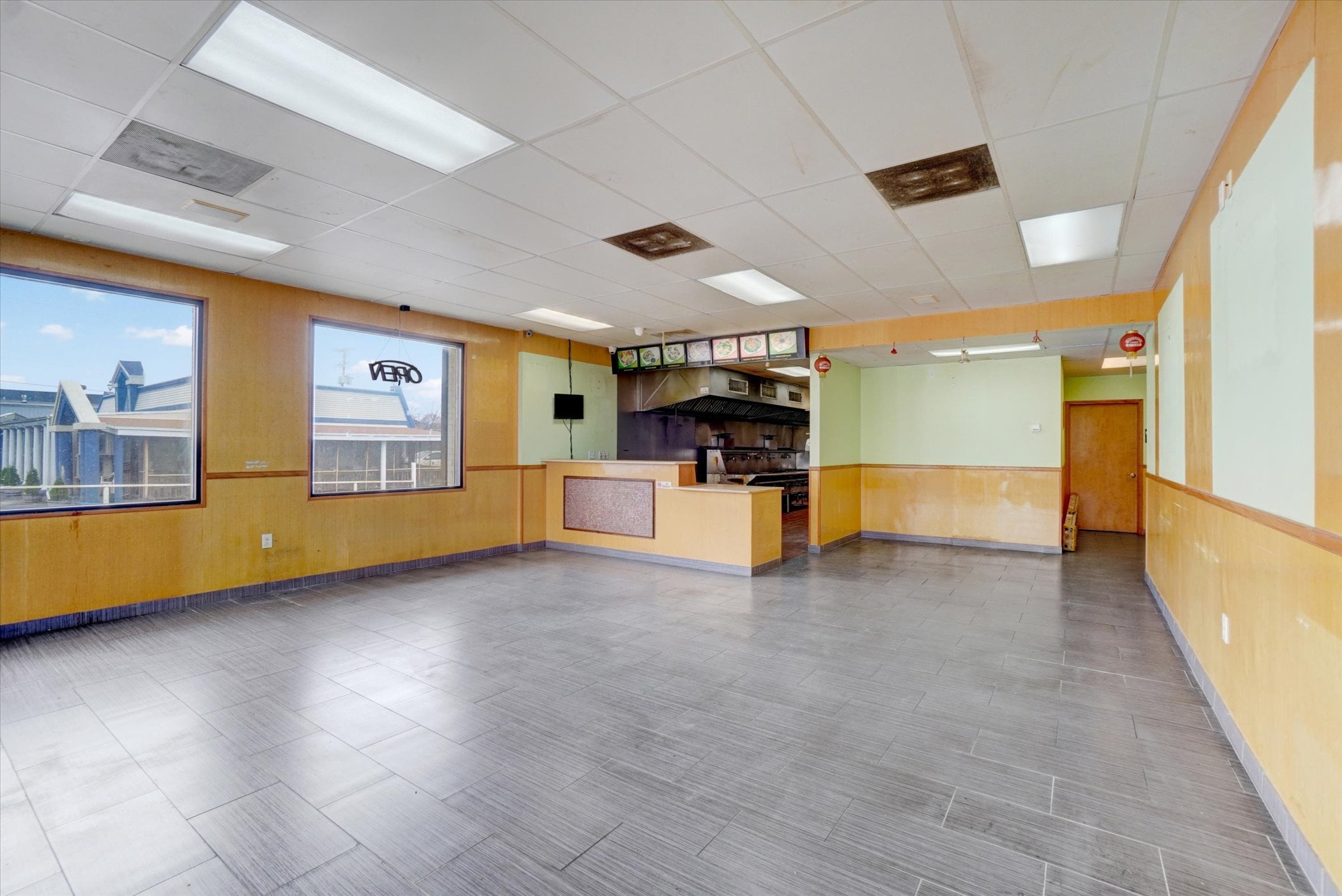 Former King Chef / Dairy Queen Restaurant For Sale - Thumbnail 3