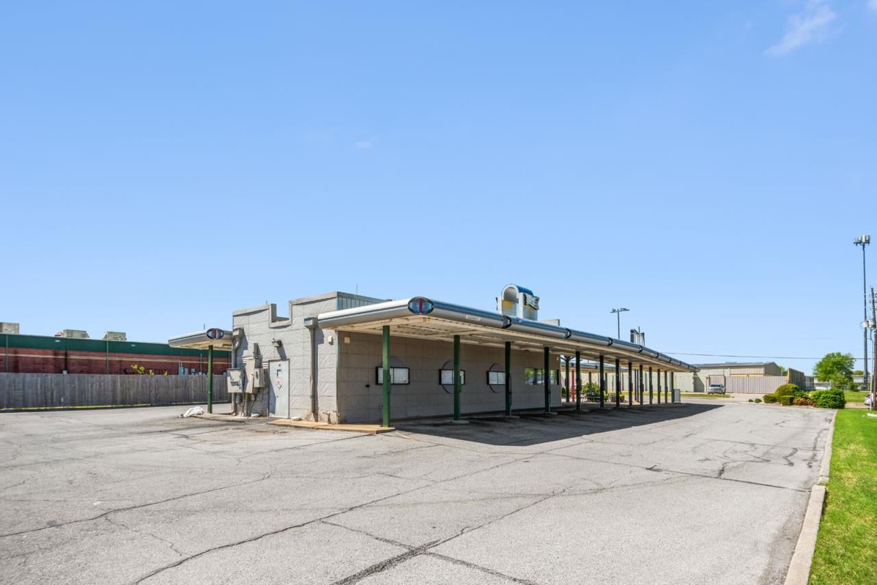 Drive-Thru Restaurant for Sale in Tulsa, OK, 1,208 SF - Thumbnail 2