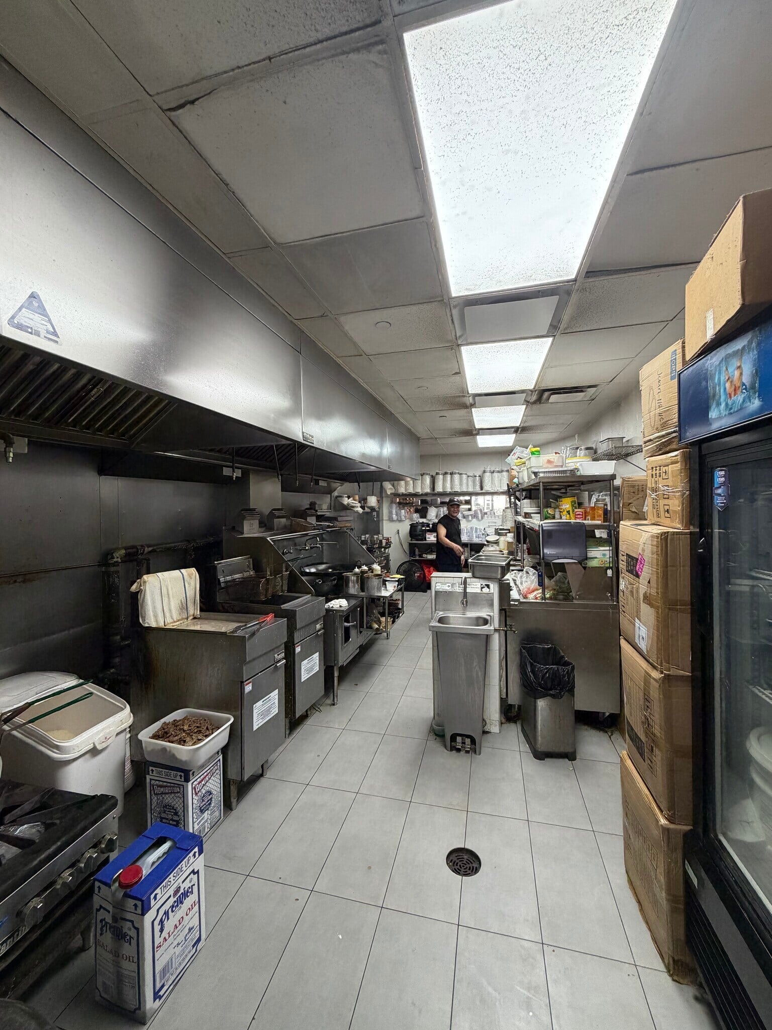 Full Restaurant for Lease in New York, NY, 1,400 SF - Thumbnail 2