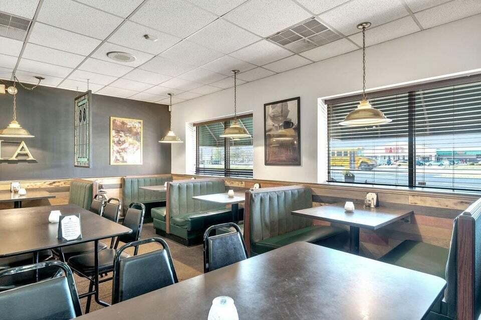 Full Restaurant for Sale in Dyer, IN – $699.9K