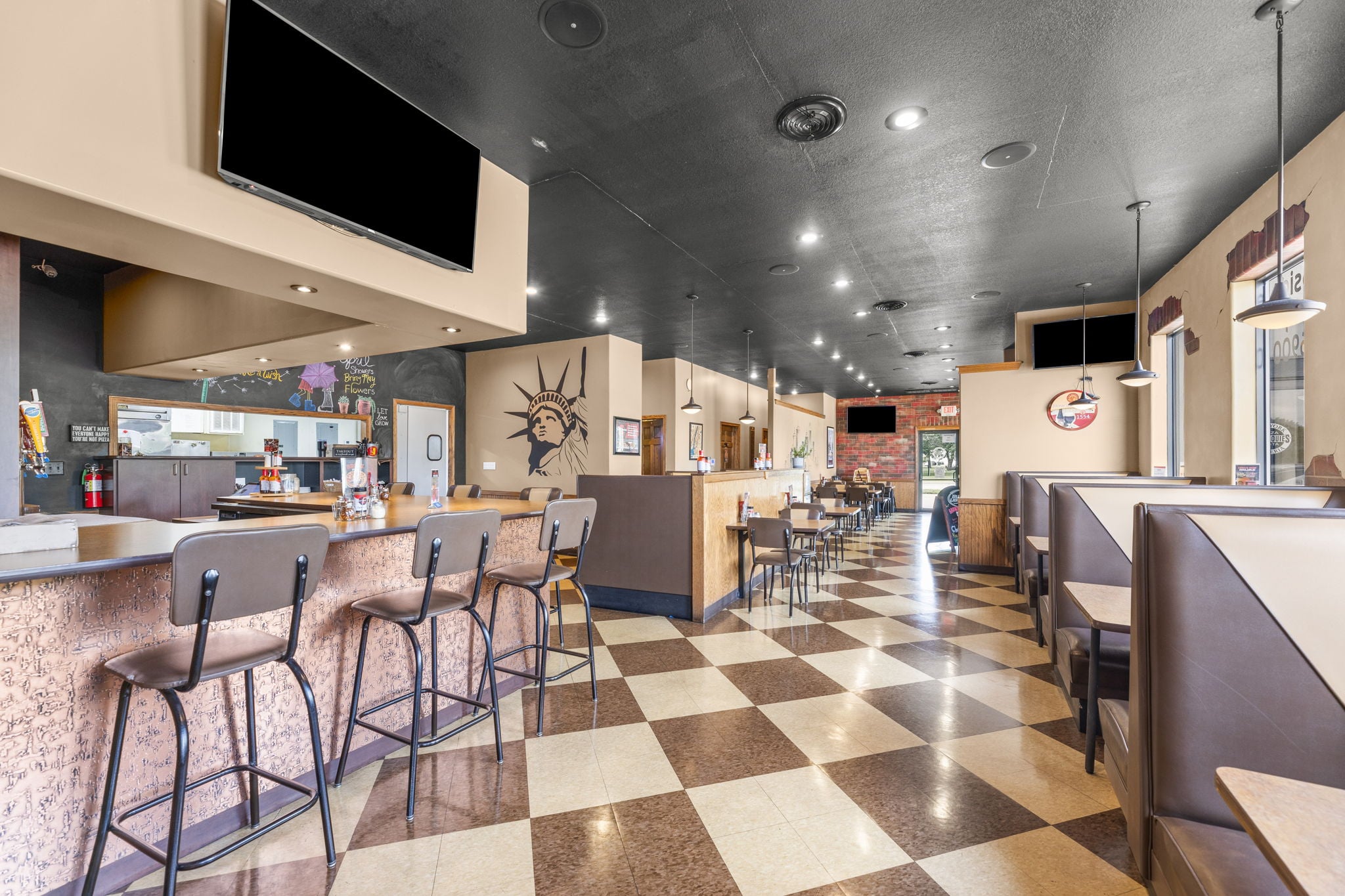 Full Restaurant for Lease in Iola, KS, 3,150 SF - Thumbnail 2