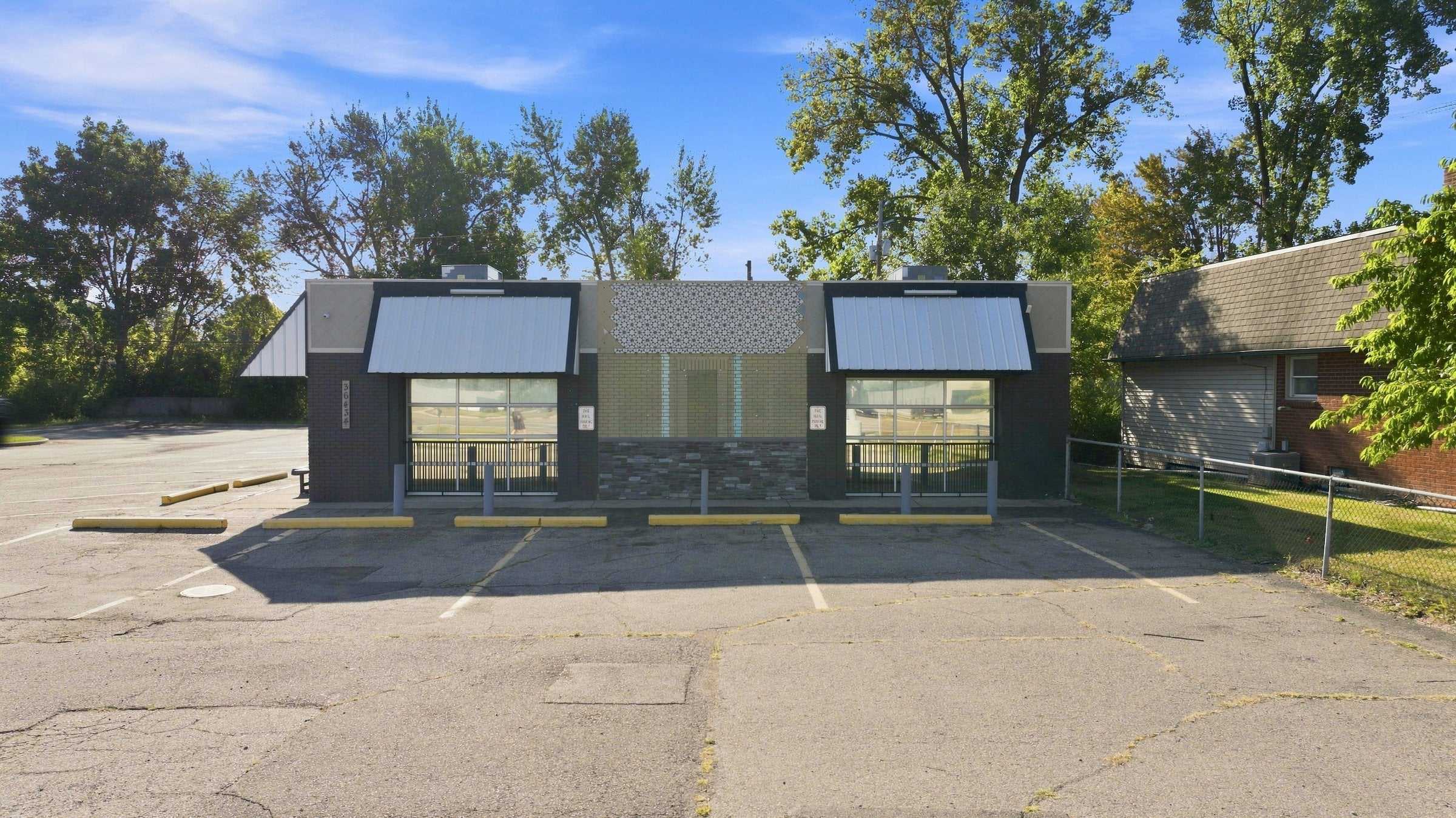 Bar & Lounge for Sale in Clinton Township, MI, 10,000 SF - Thumbnail 3