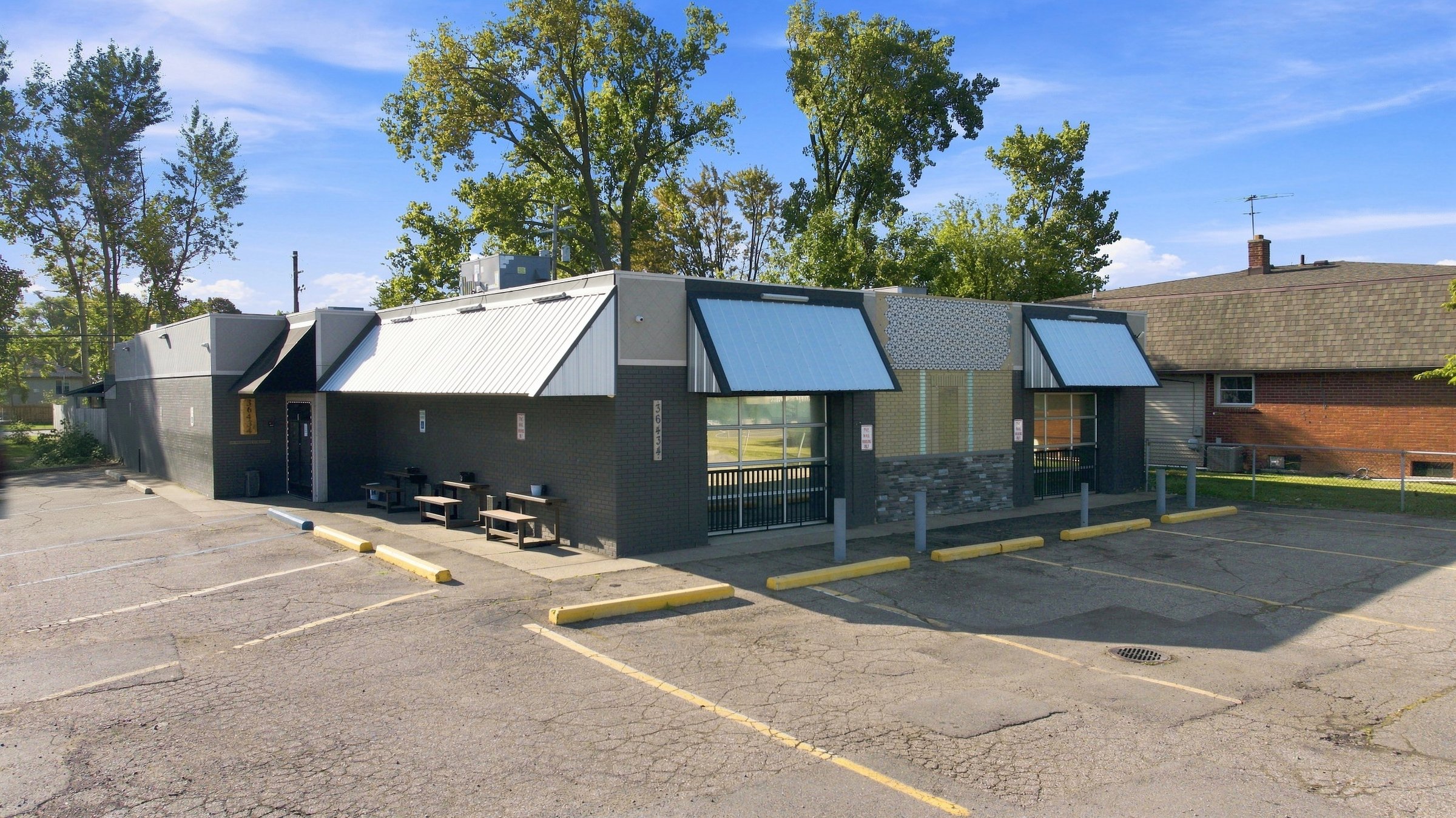 Bar & Lounge for Sale in Clinton Township, MI