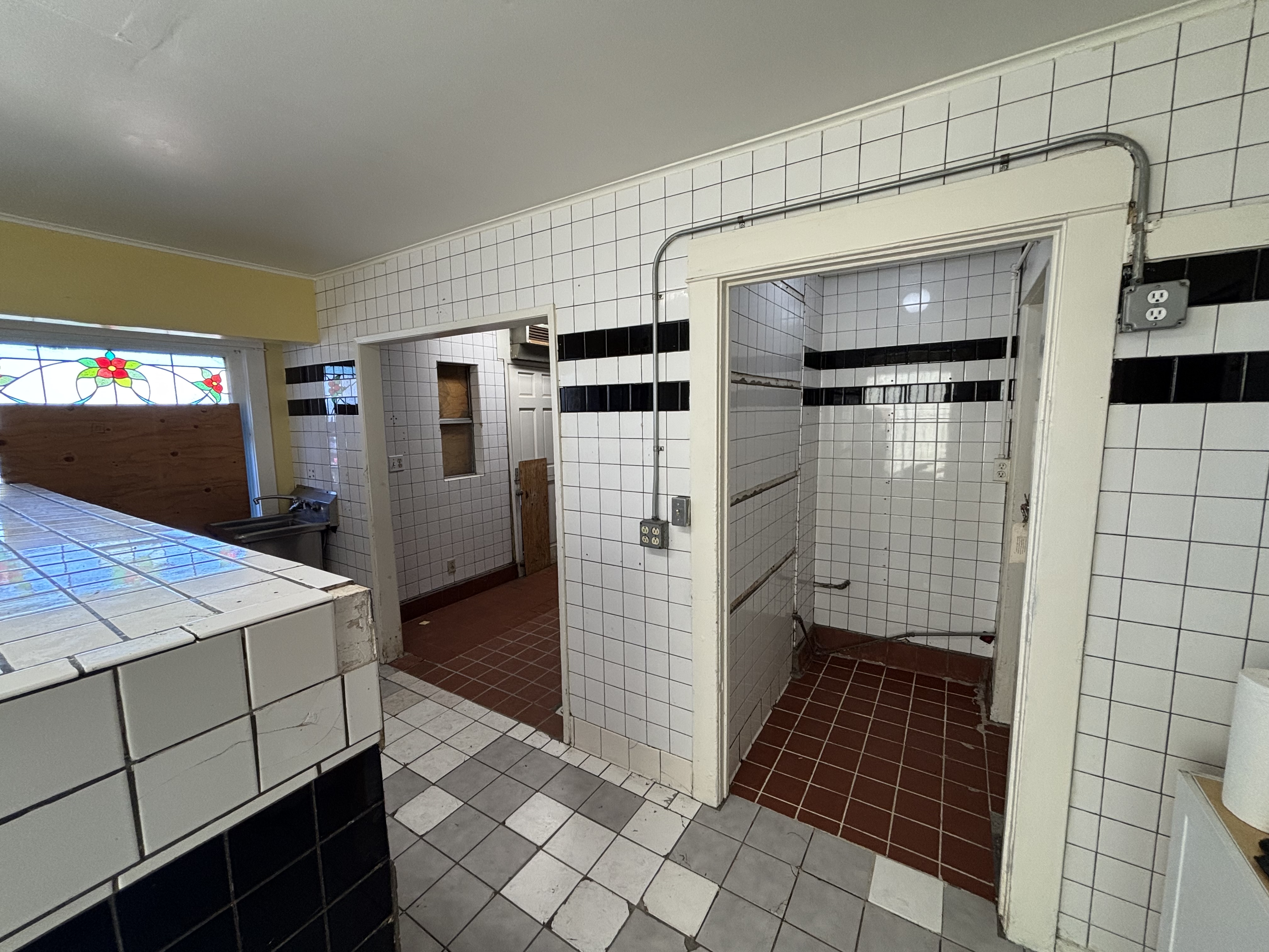 Multi-Use Full Restaurant for Lease in Los Angeles CA - Thumbnail 3