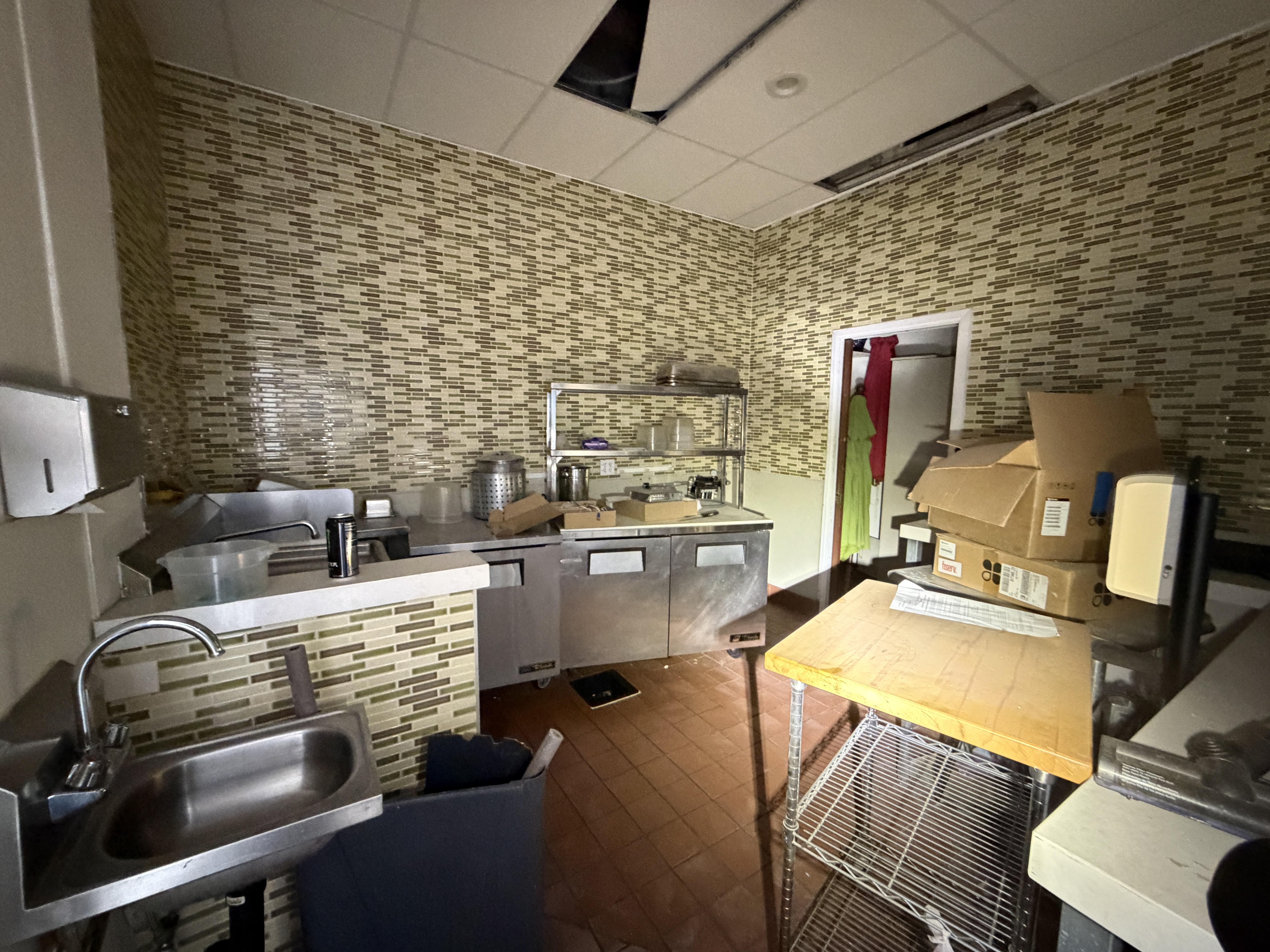 Great opportunity near UCLA with outstanding visibility and foot traffic - Thumbnail 3