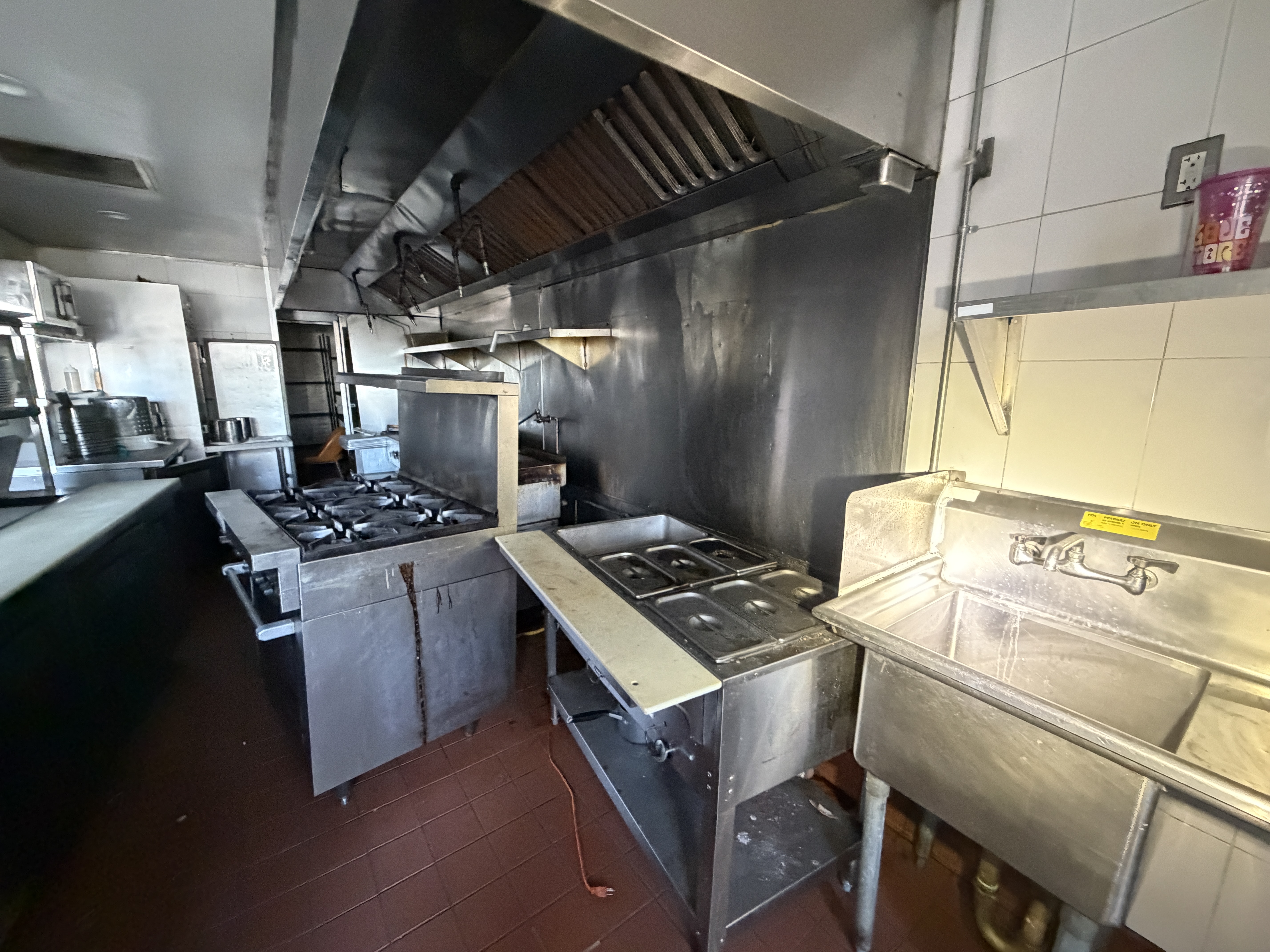 Great opportunity near UCLA with outstanding visibility and foot traffic - Thumbnail 6