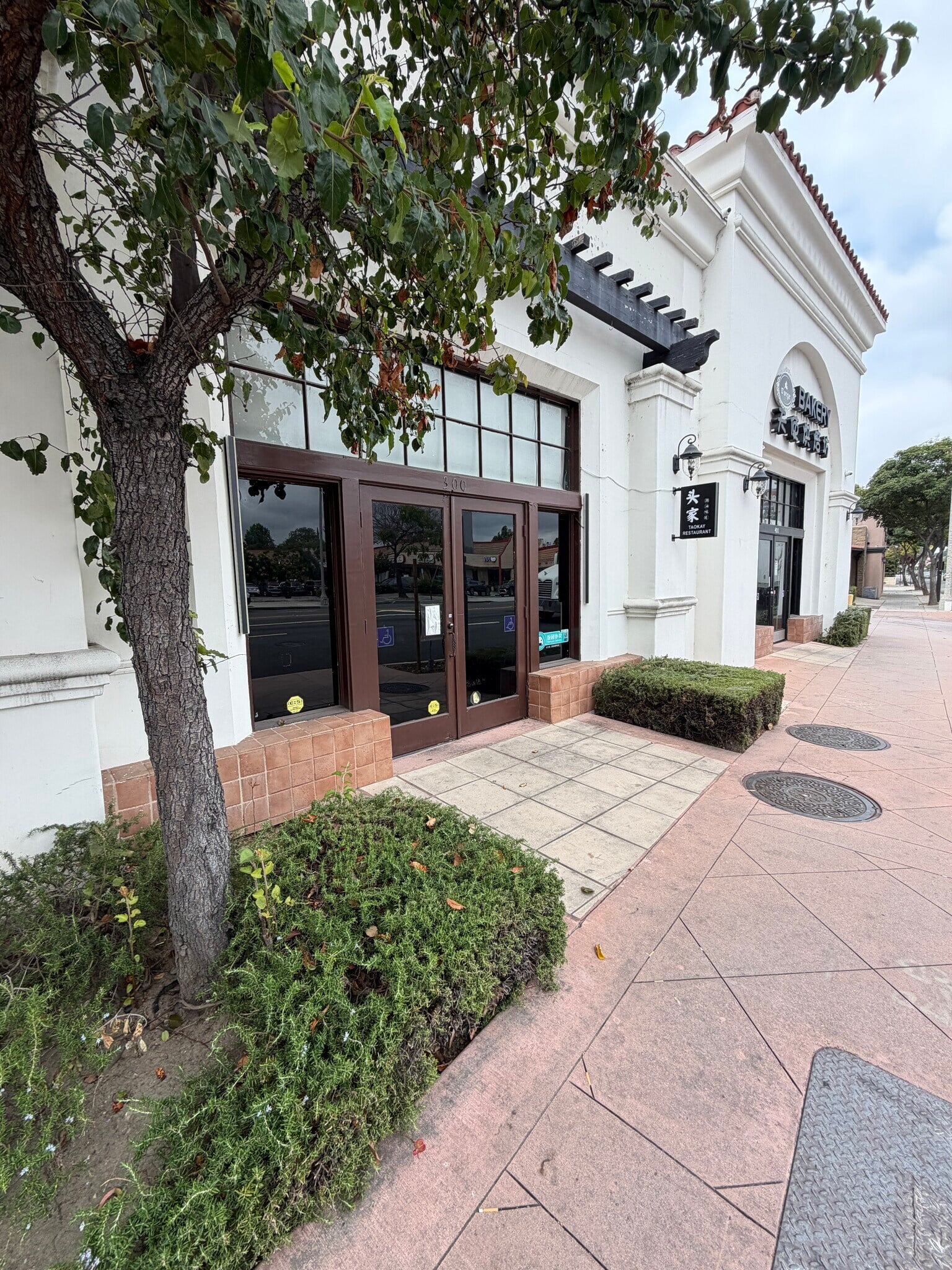 Turn-Key Restaurant For Sale - Thumbnail 2