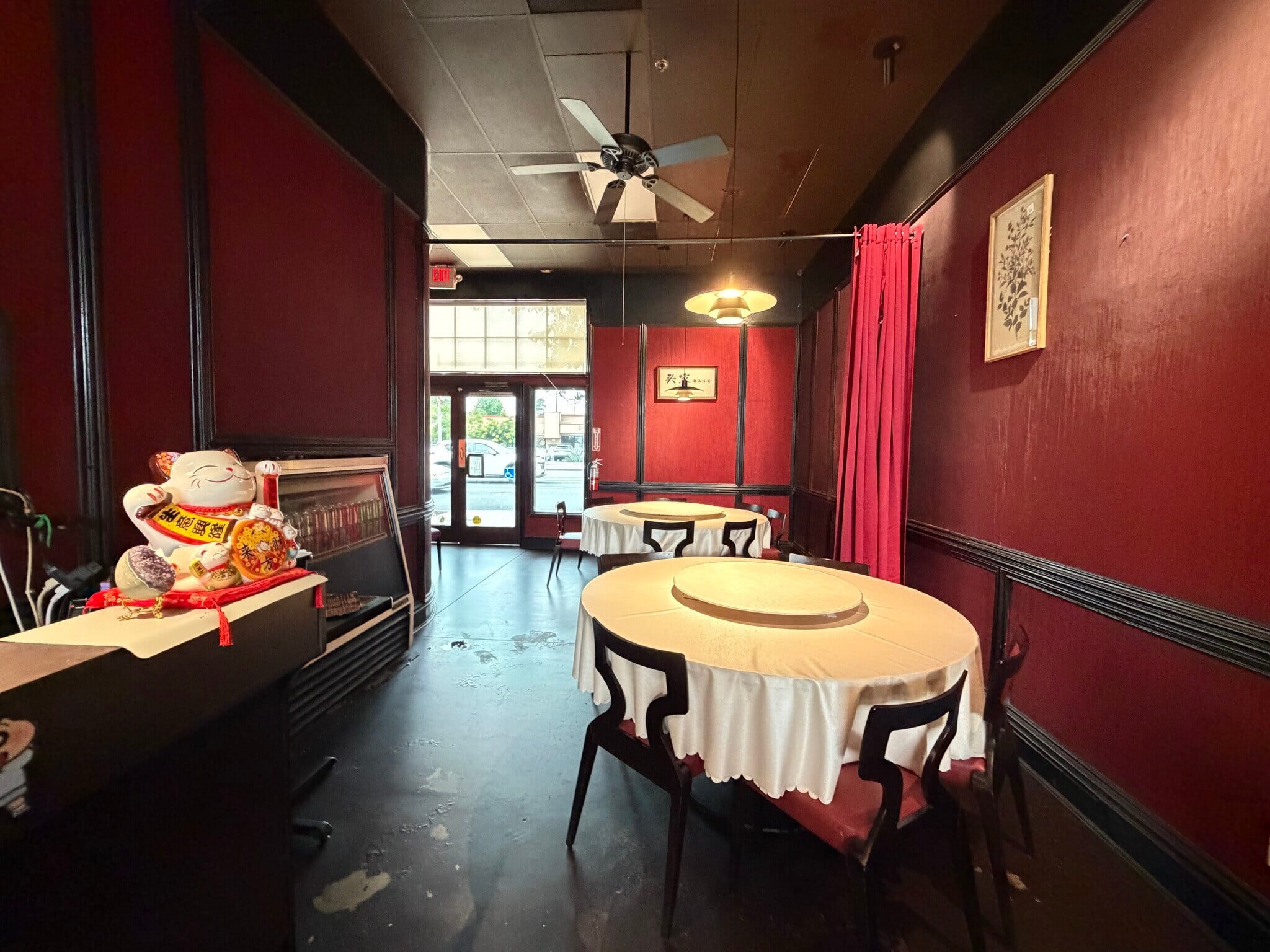 Turn-Key Restaurant For Sale - Thumbnail 3