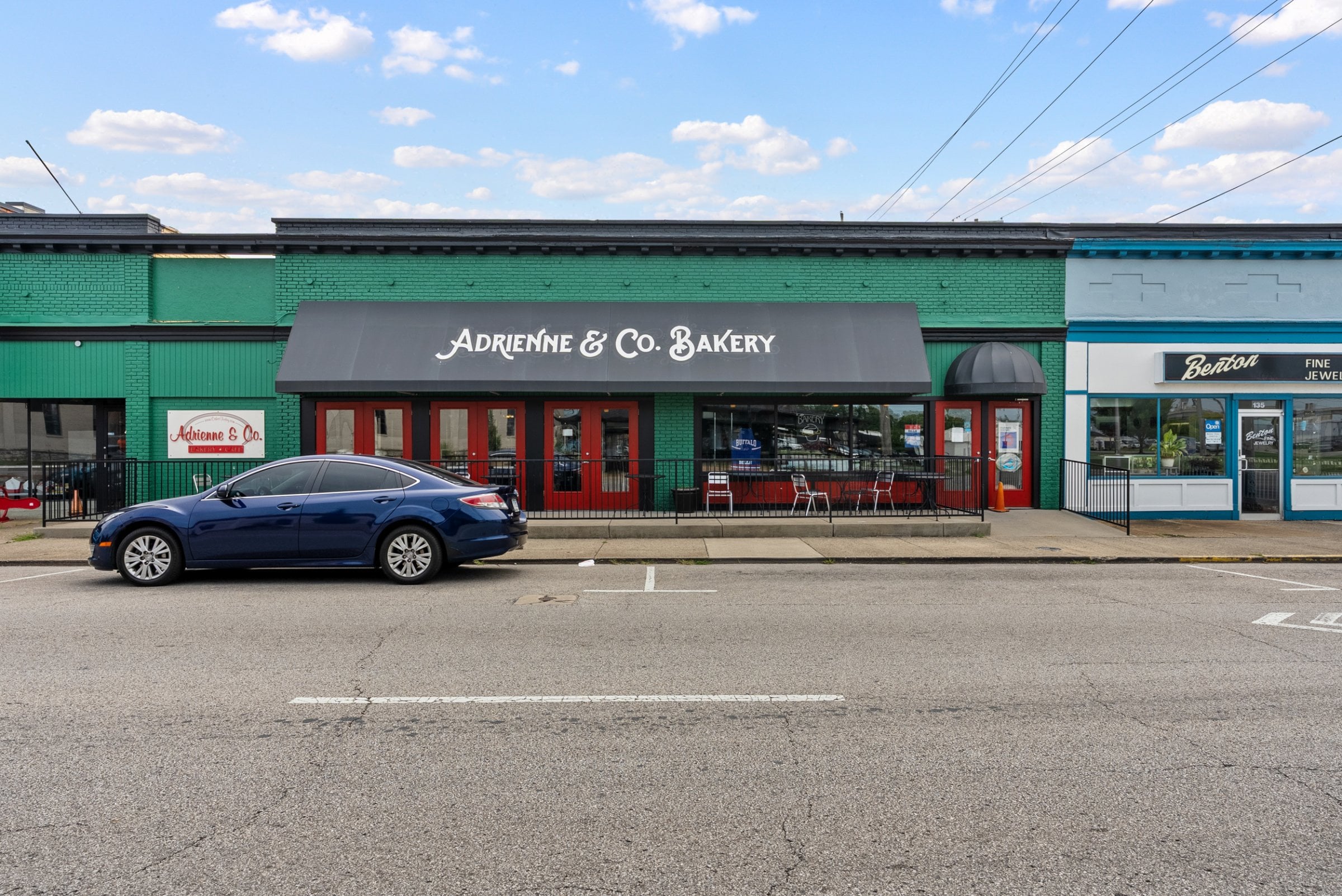 Second-Generation Restaurant Building for Sale in Downtown Jeffersonville - Thumbnail 2