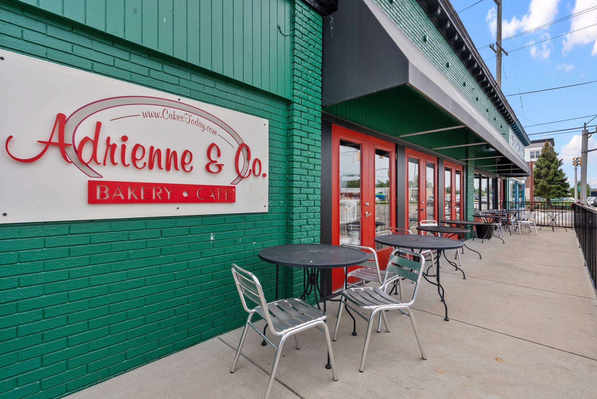 Second-Generation Restaurant Building for Sale in Downtown Jeffersonville - Thumbnail 3