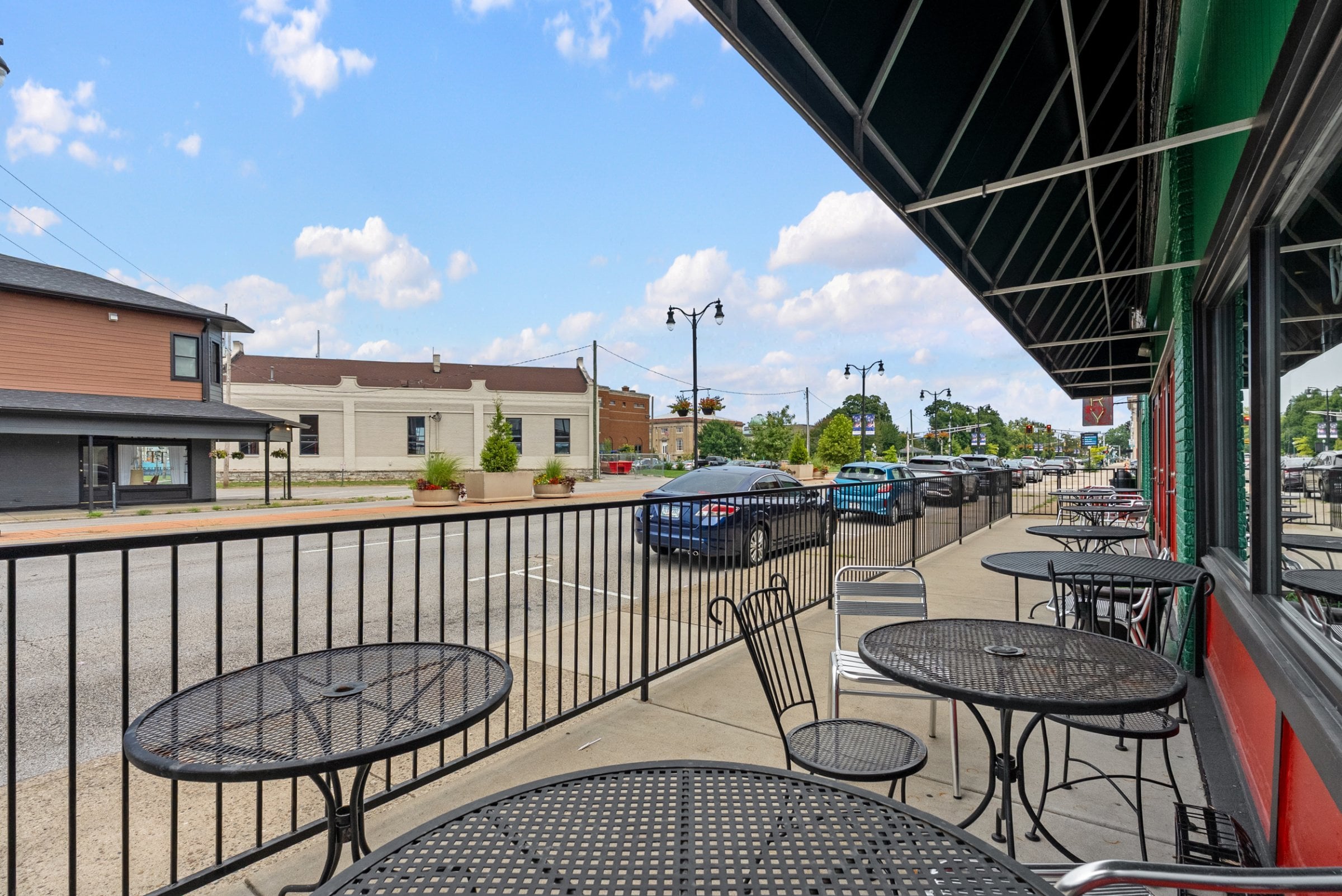 Second-Generation Restaurant Building for Sale in Downtown Jeffersonville - Thumbnail 4