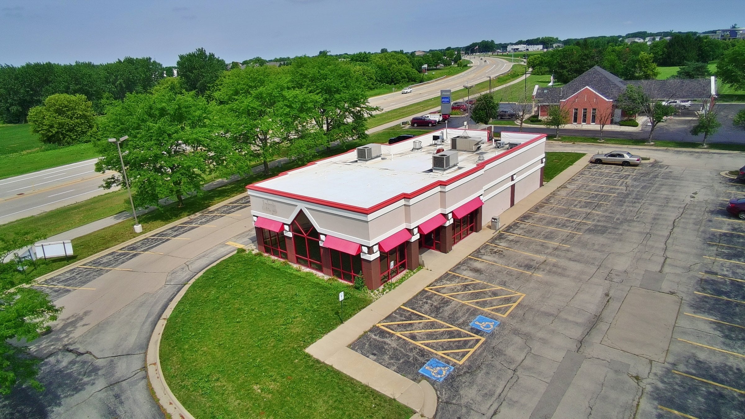 Former Restaurant With Drive-Thru - Thumbnail 2