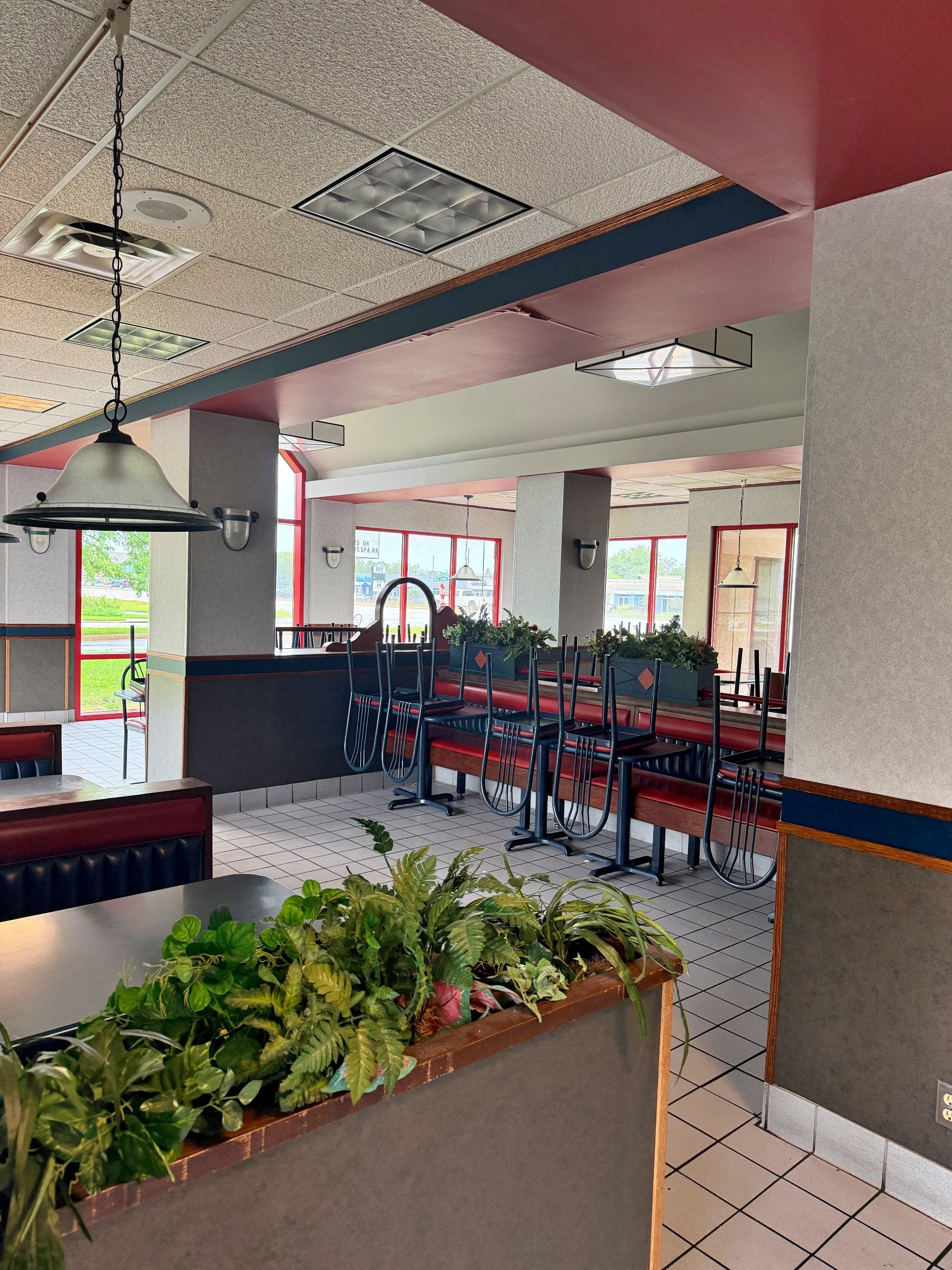 Former Restaurant With Drive-Thru - Thumbnail 3