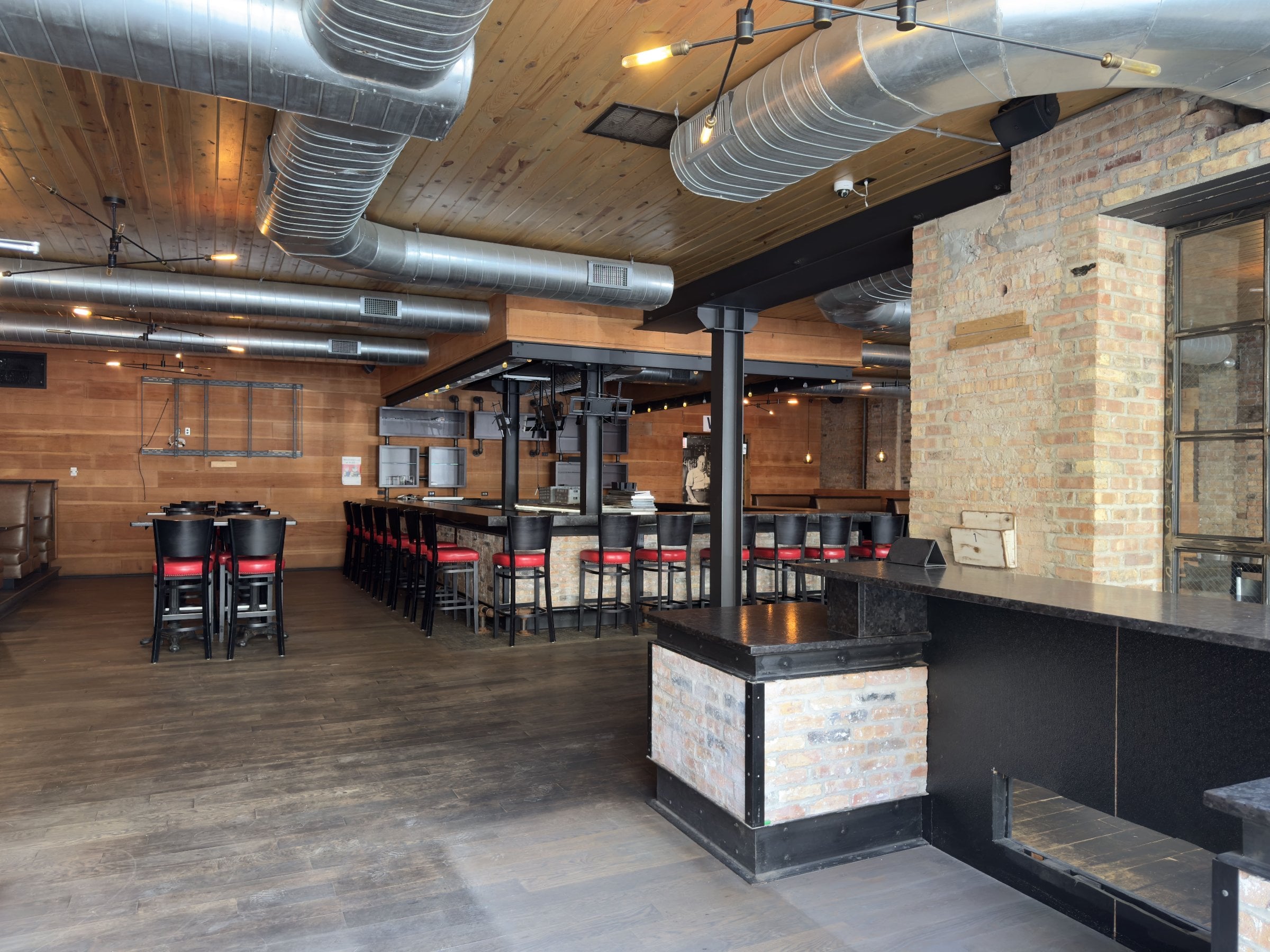 Second-Generation Restaurant in the Heart of Lakeview - Thumbnail 2