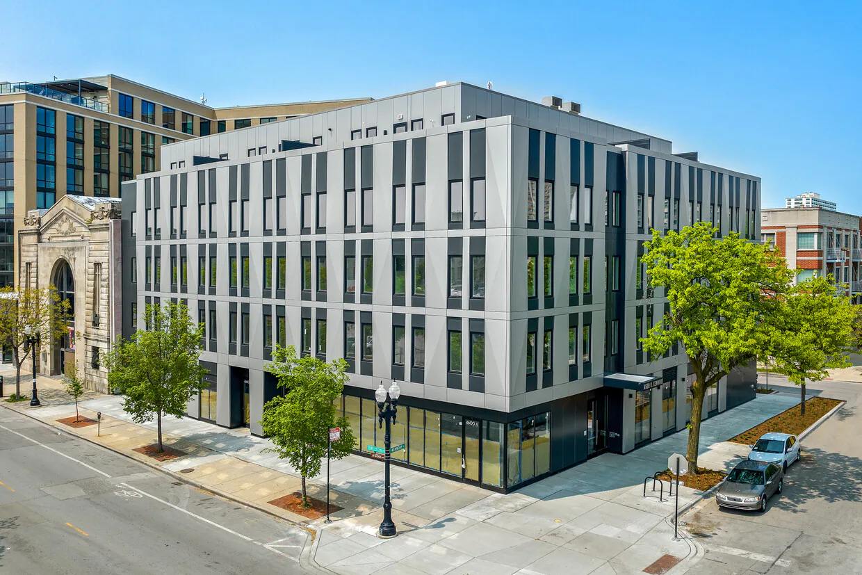 SHELL SPACE for Lease in Chicago, IL