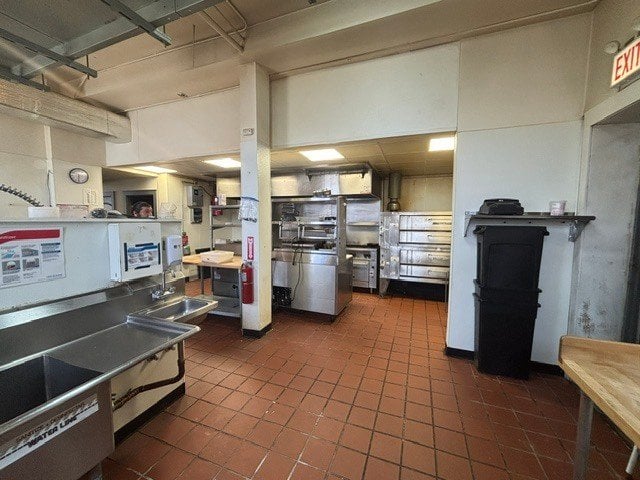 Humboldt Park Second-Generation Corner Restaurant Opportunity - Thumbnail 4