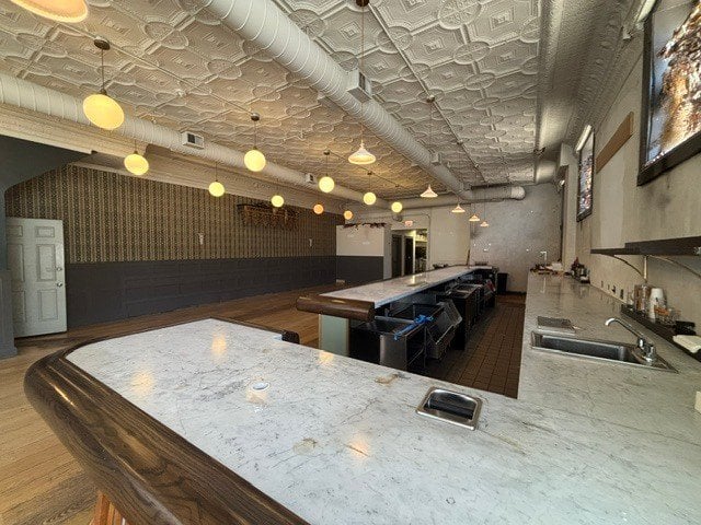 Humboldt Park Second-Generation Corner Restaurant Opportunity - Thumbnail 2