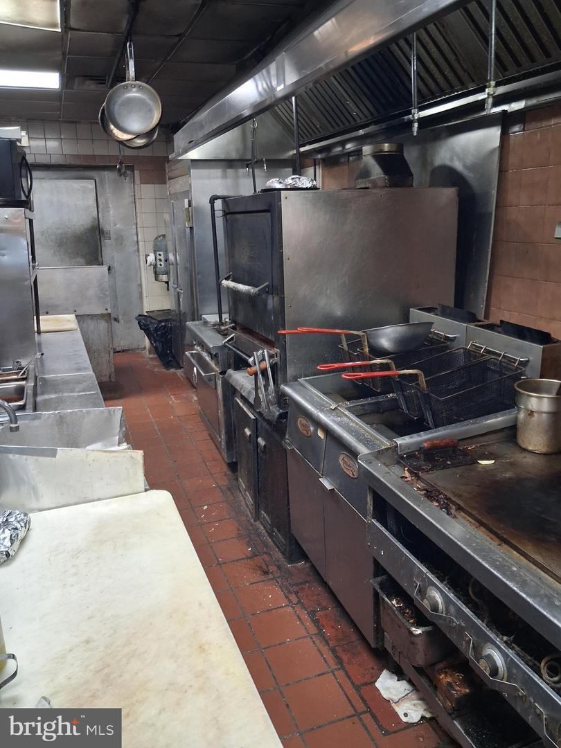 Full Restaurant for Sale in Cedarville, Lawrence, NJ, 2,500 SF - Thumbnail 2