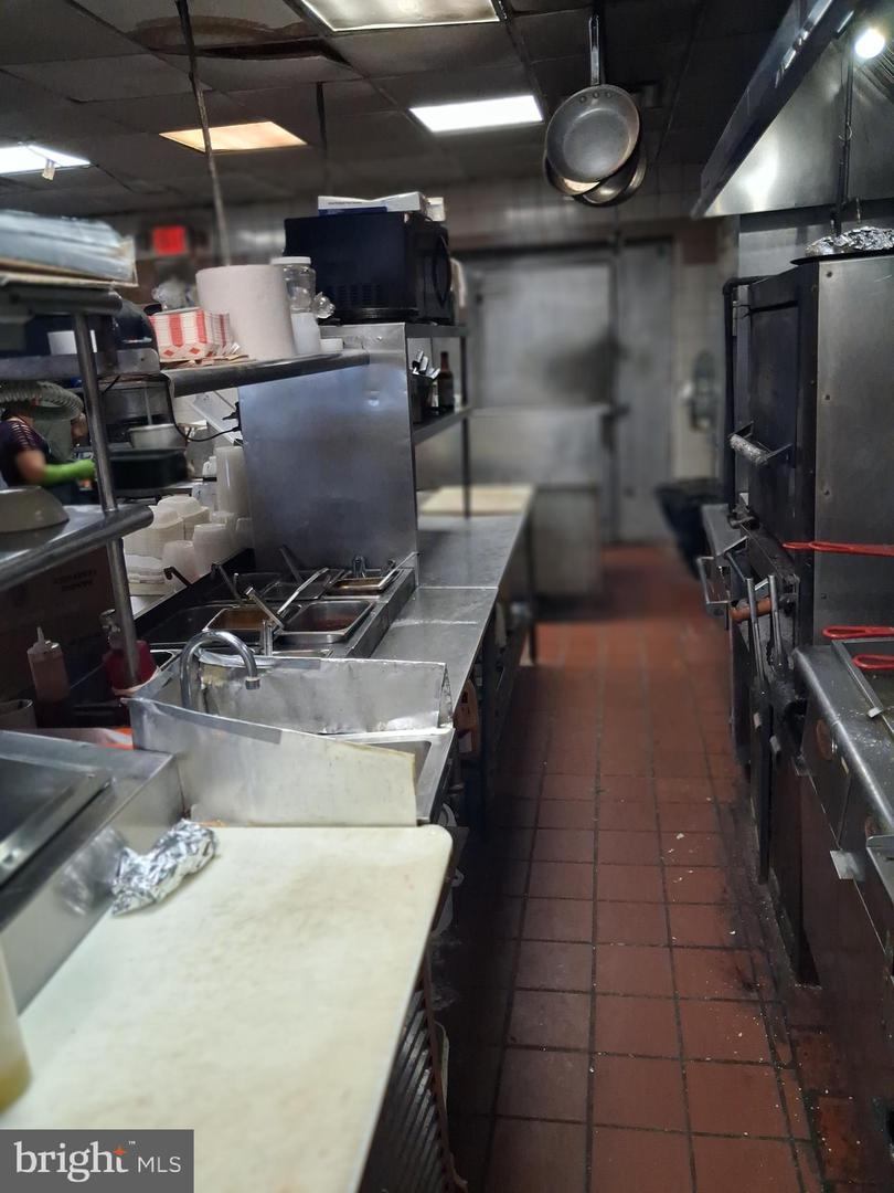 Full Restaurant for Sale in Cedarville, Lawrence, NJ, 2,500 SF - Thumbnail 3
