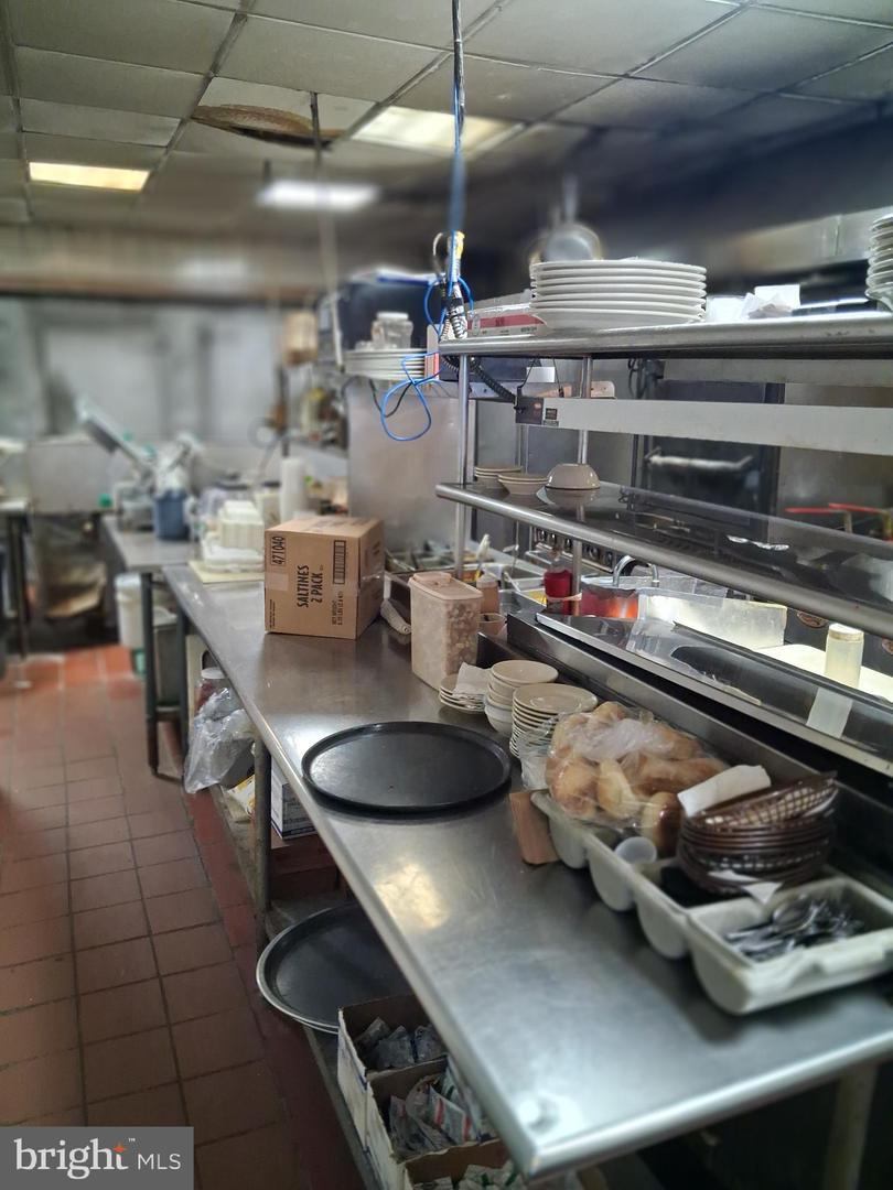 Full Restaurant for Sale in Cedarville, Lawrence, NJ, 2,500 SF - Thumbnail 4